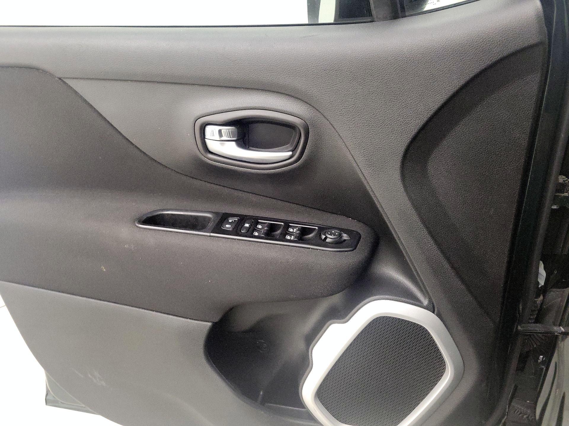 Thumbnail: 2021 Jeep Renegade - 12