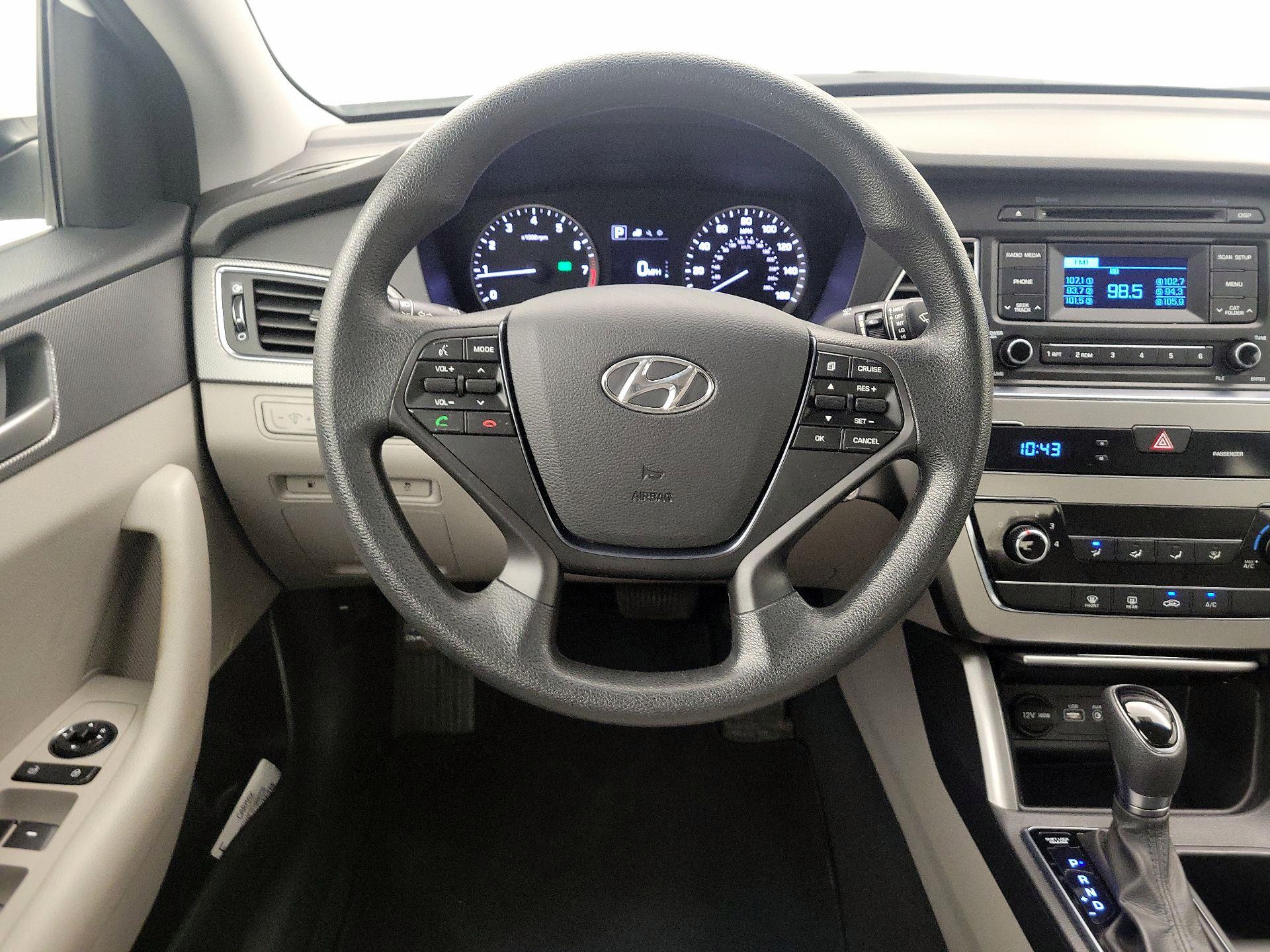 Thumbnail: 2015 Hyundai Sonata - 10