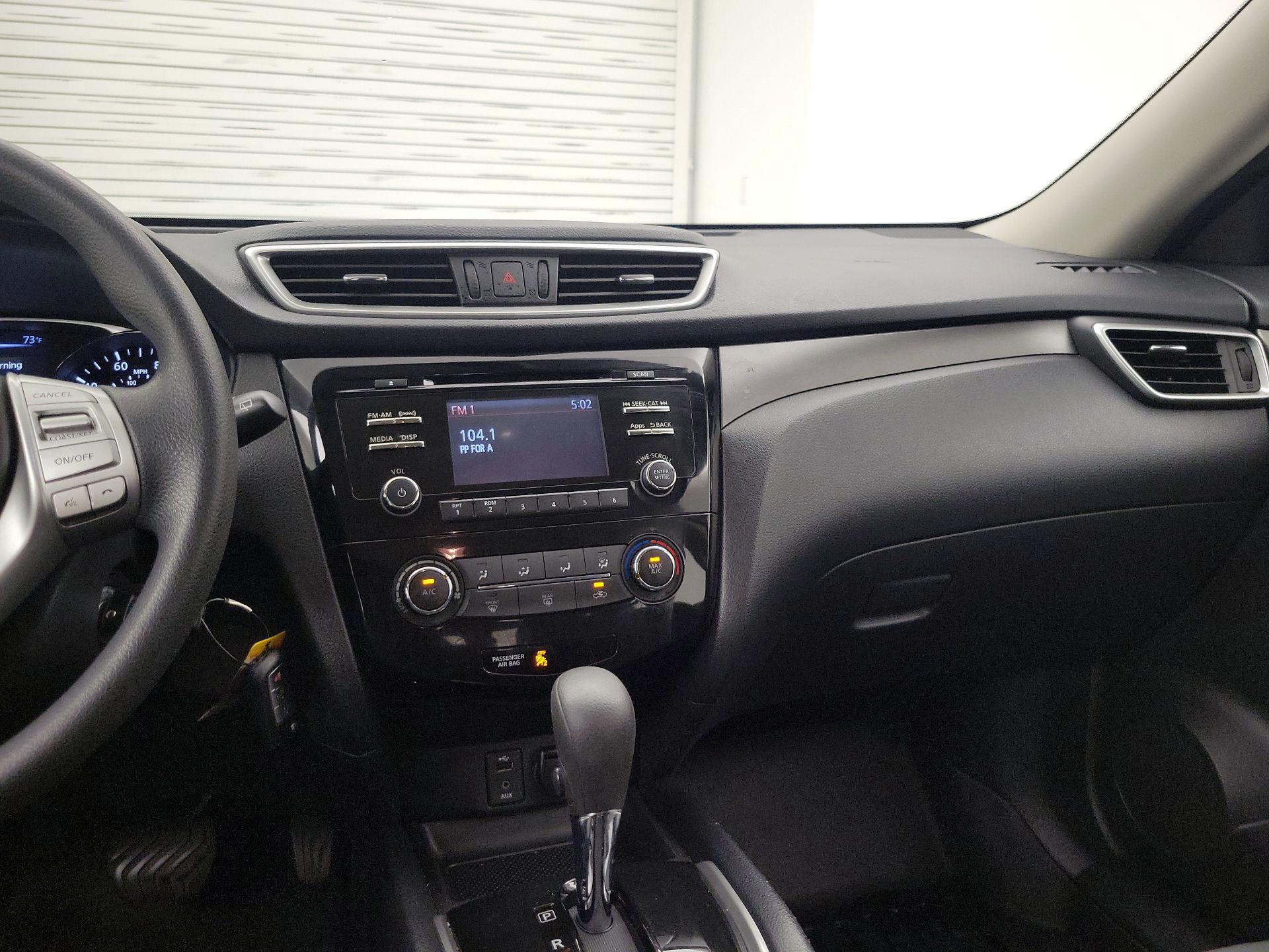 Thumbnail: 2015 Nissan Rogue - 9