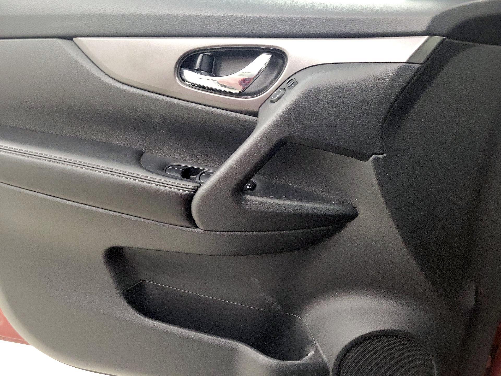 Thumbnail: 2015 Nissan Rogue - 12