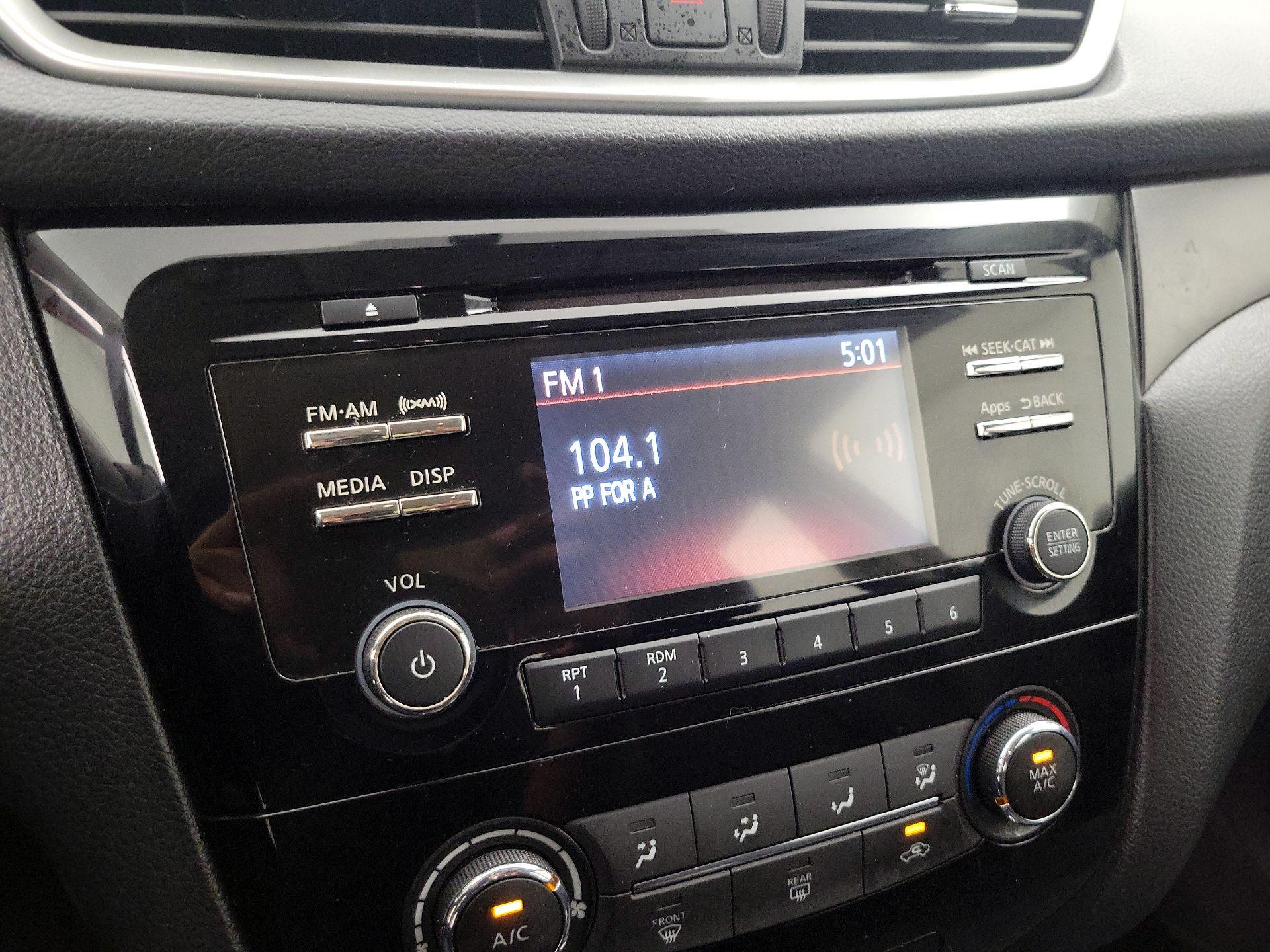 Thumbnail: 2015 Nissan Rogue - 15