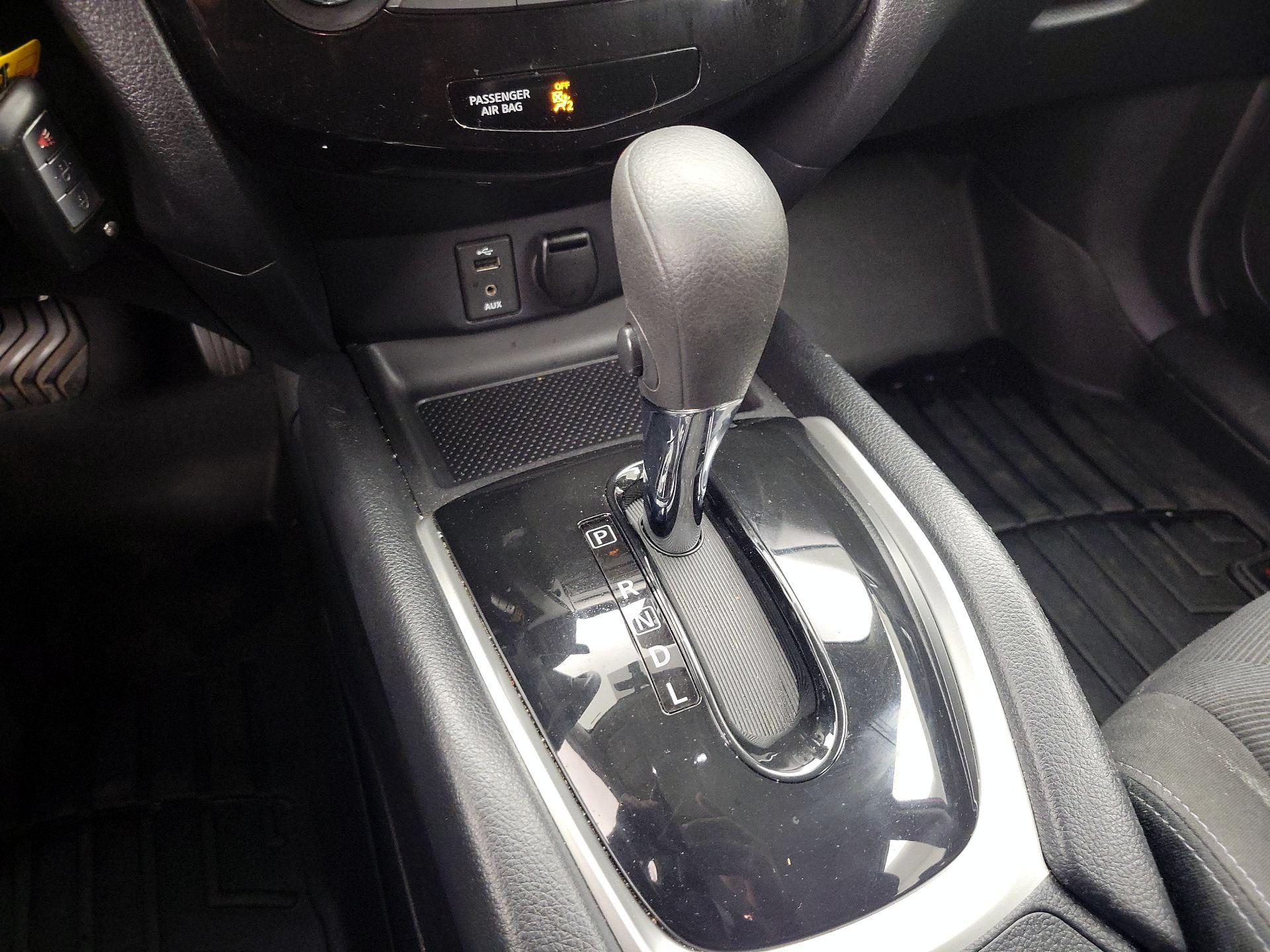 Thumbnail: 2015 Nissan Rogue - 17