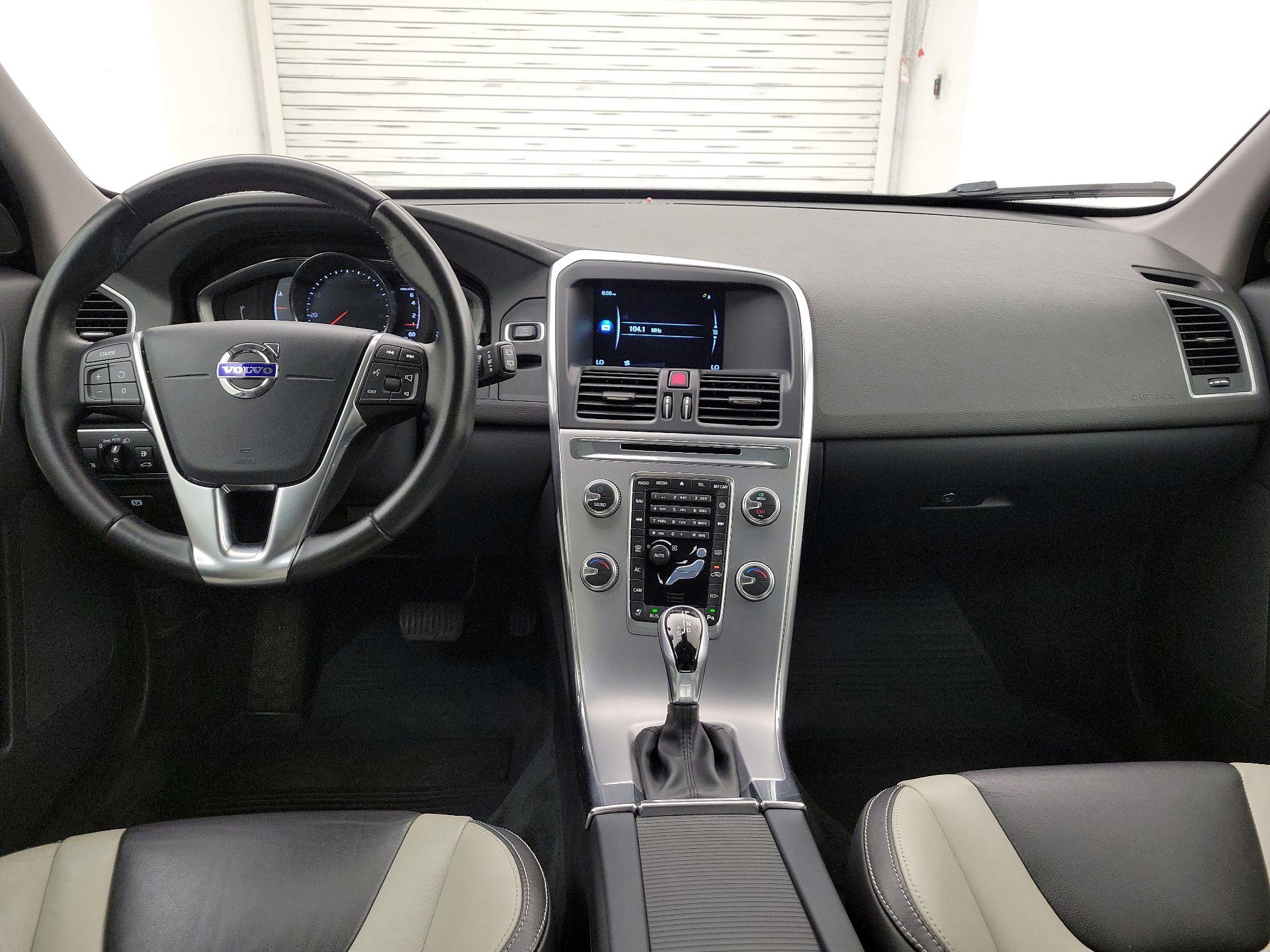 Thumbnail: 2017 Volvo XC60 - 9