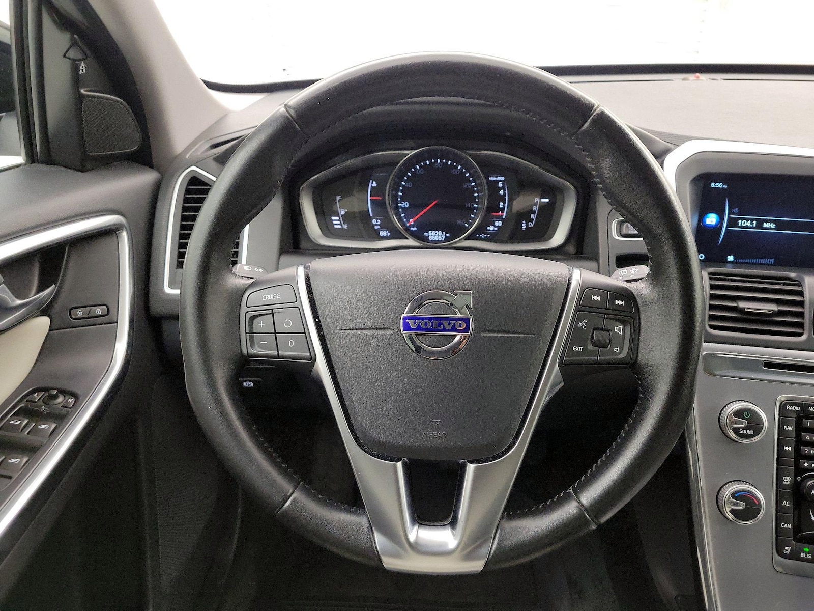 2017 Volvo XC60 T5 Dynamic - Photo 11