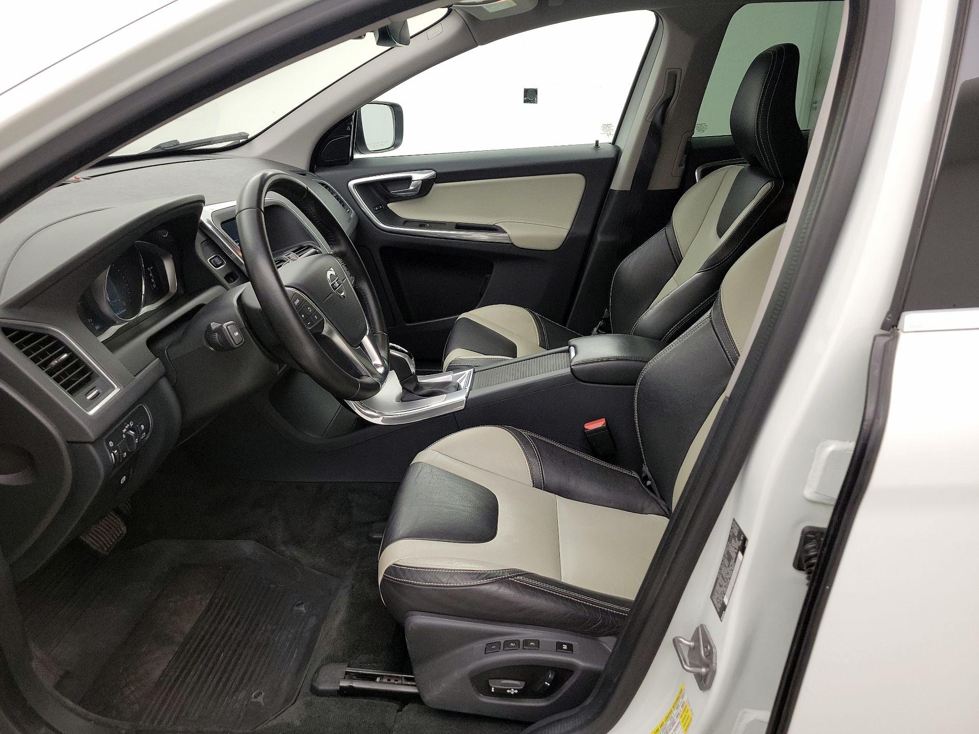 Thumbnail: 2017 Volvo XC60 - 11