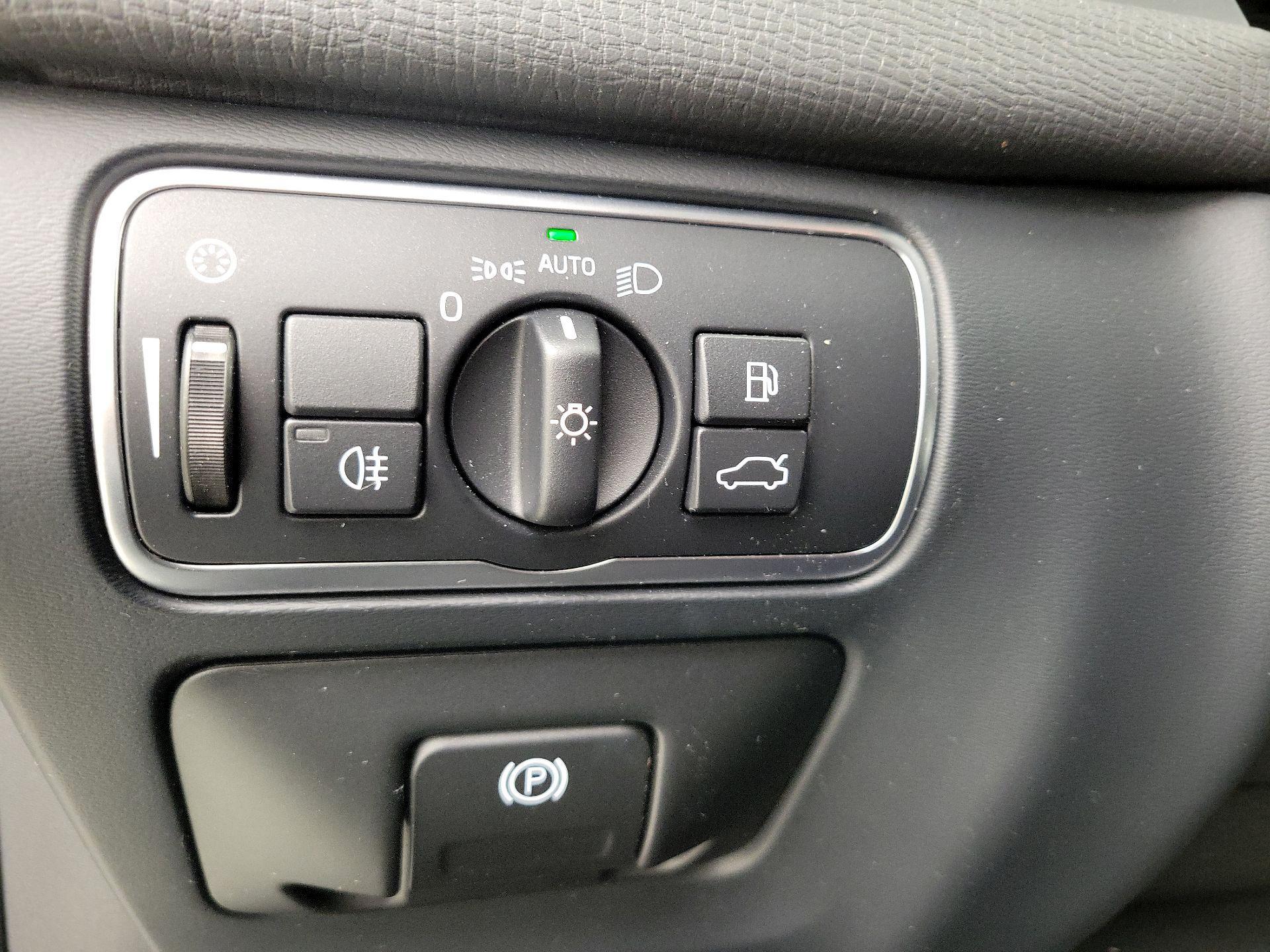 Thumbnail: 2017 Volvo XC60 - 13