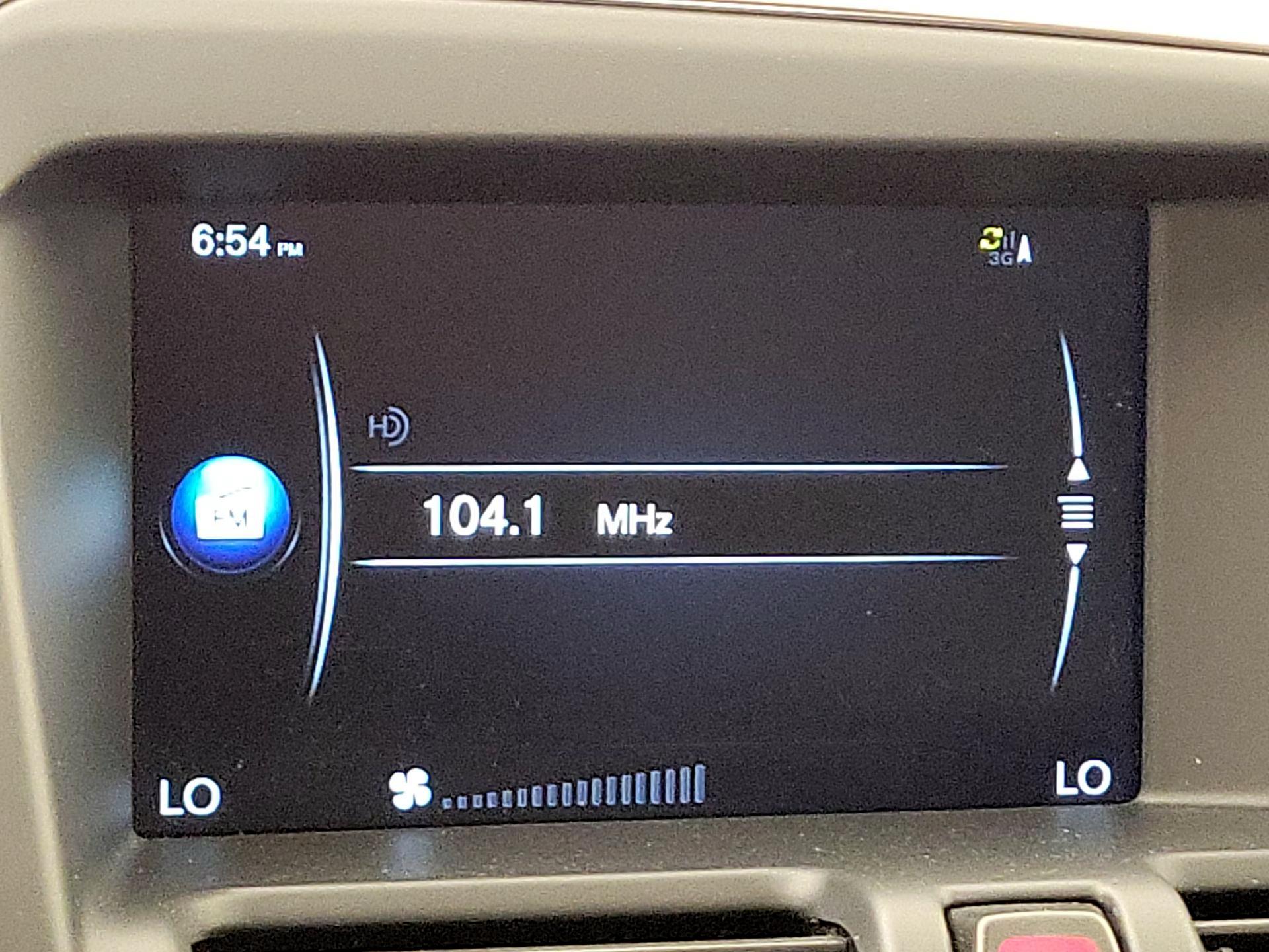 Thumbnail: 2017 Volvo XC60 - 16