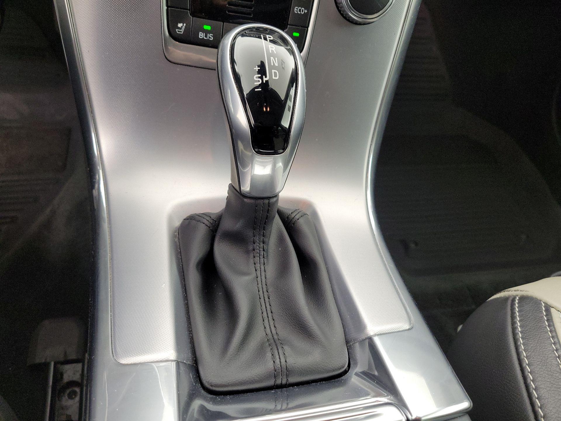 Thumbnail: 2017 Volvo XC60 - 18