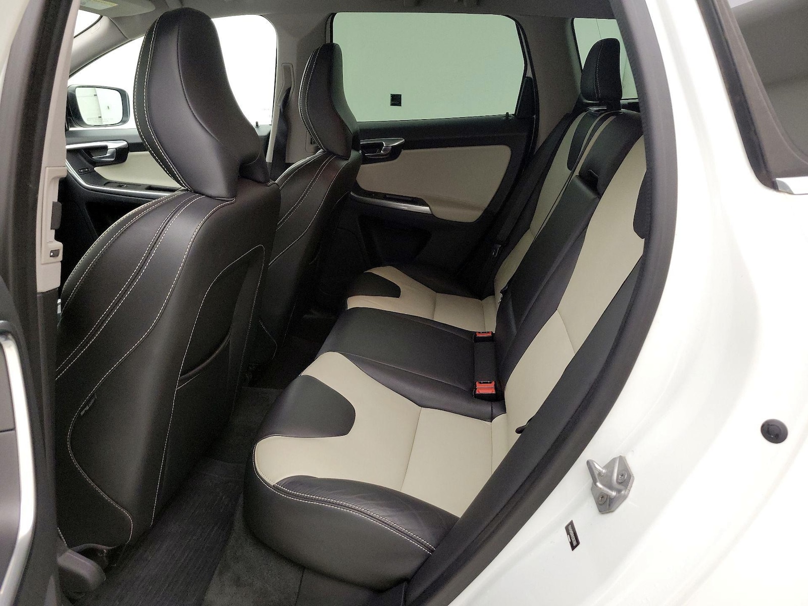 2017 Volvo XC60 T5 Dynamic - Photo 22
