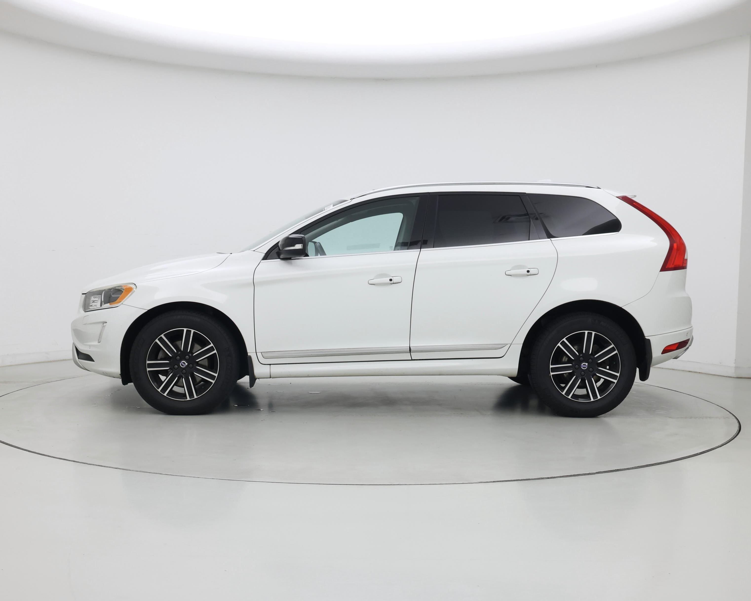 Thumbnail: 2017 Volvo XC60 - 3