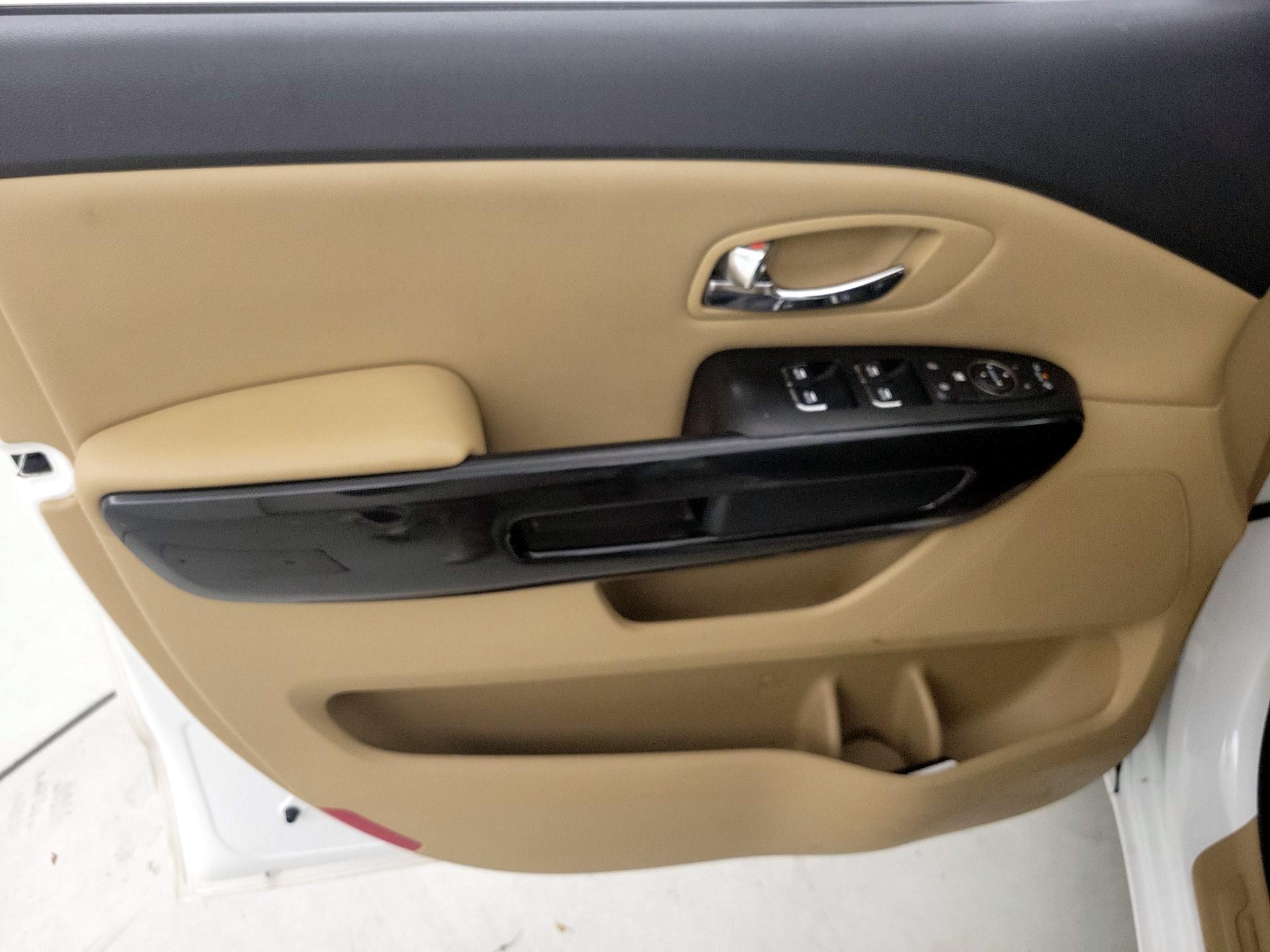 Thumbnail: 2017 Kia Sedona - 12