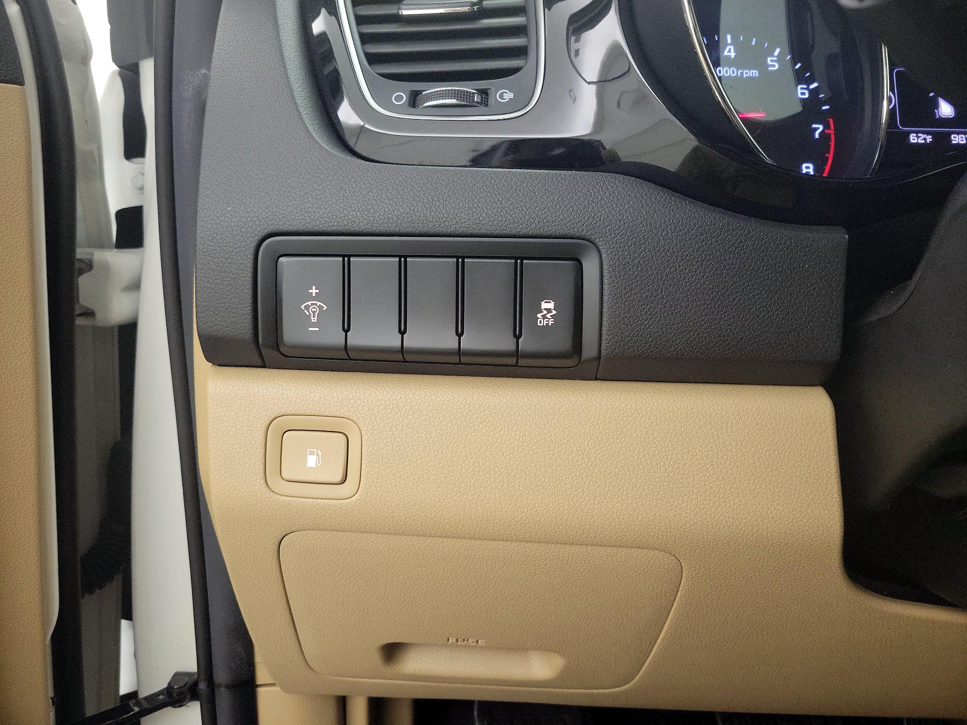 Thumbnail: 2017 Kia Sedona - 13