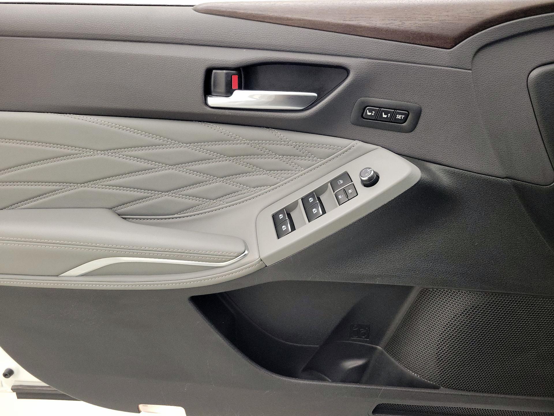 Thumbnail: 2022 Toyota Avalon - 12