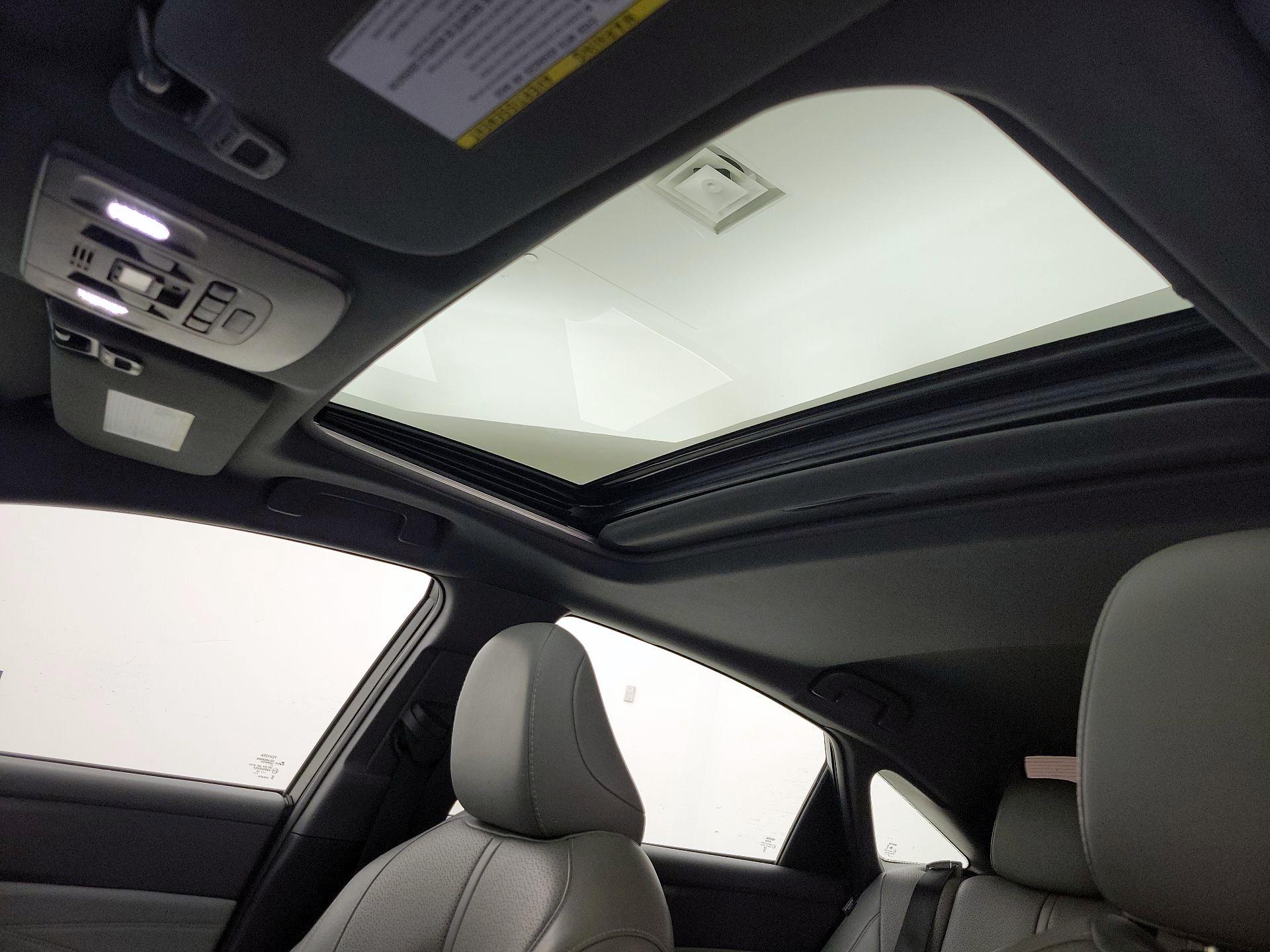 Thumbnail: 2022 Toyota Avalon - 20