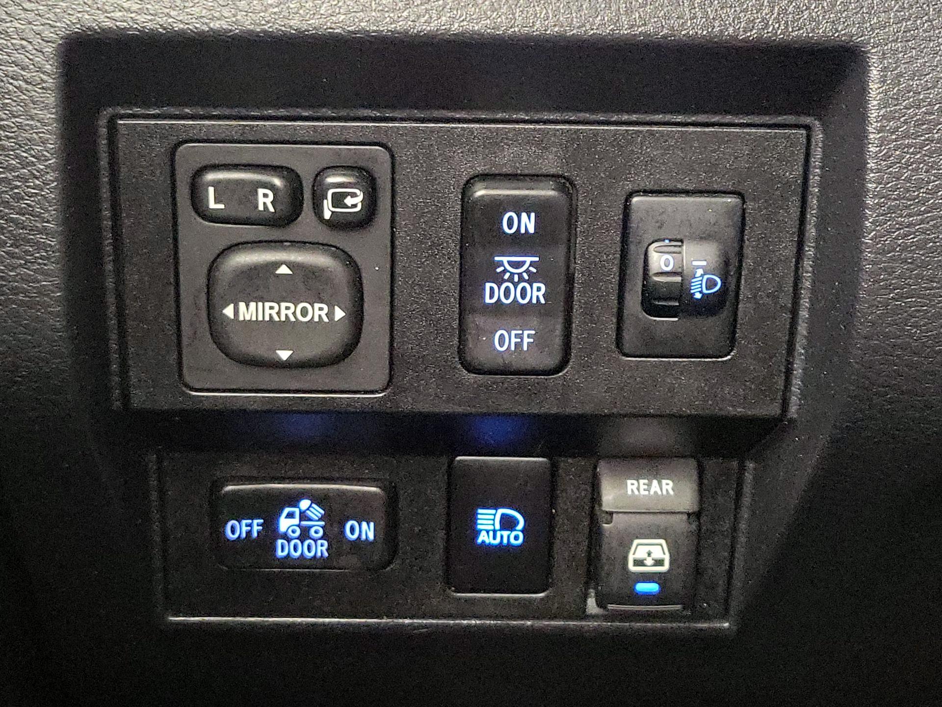 Thumbnail: 2018 Toyota Tundra - 13