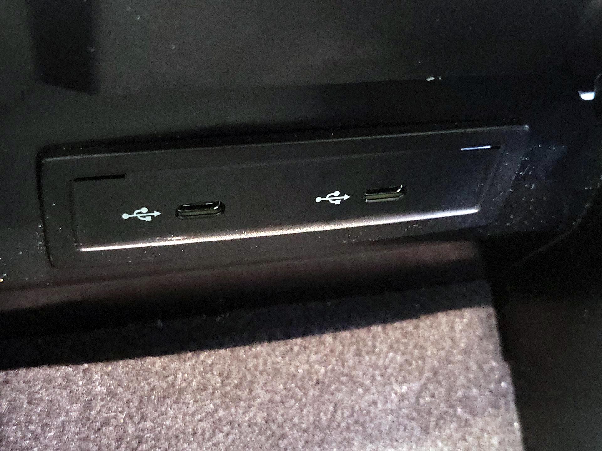 Thumbnail: 2022 Mercedes-Benz E-Class - 19