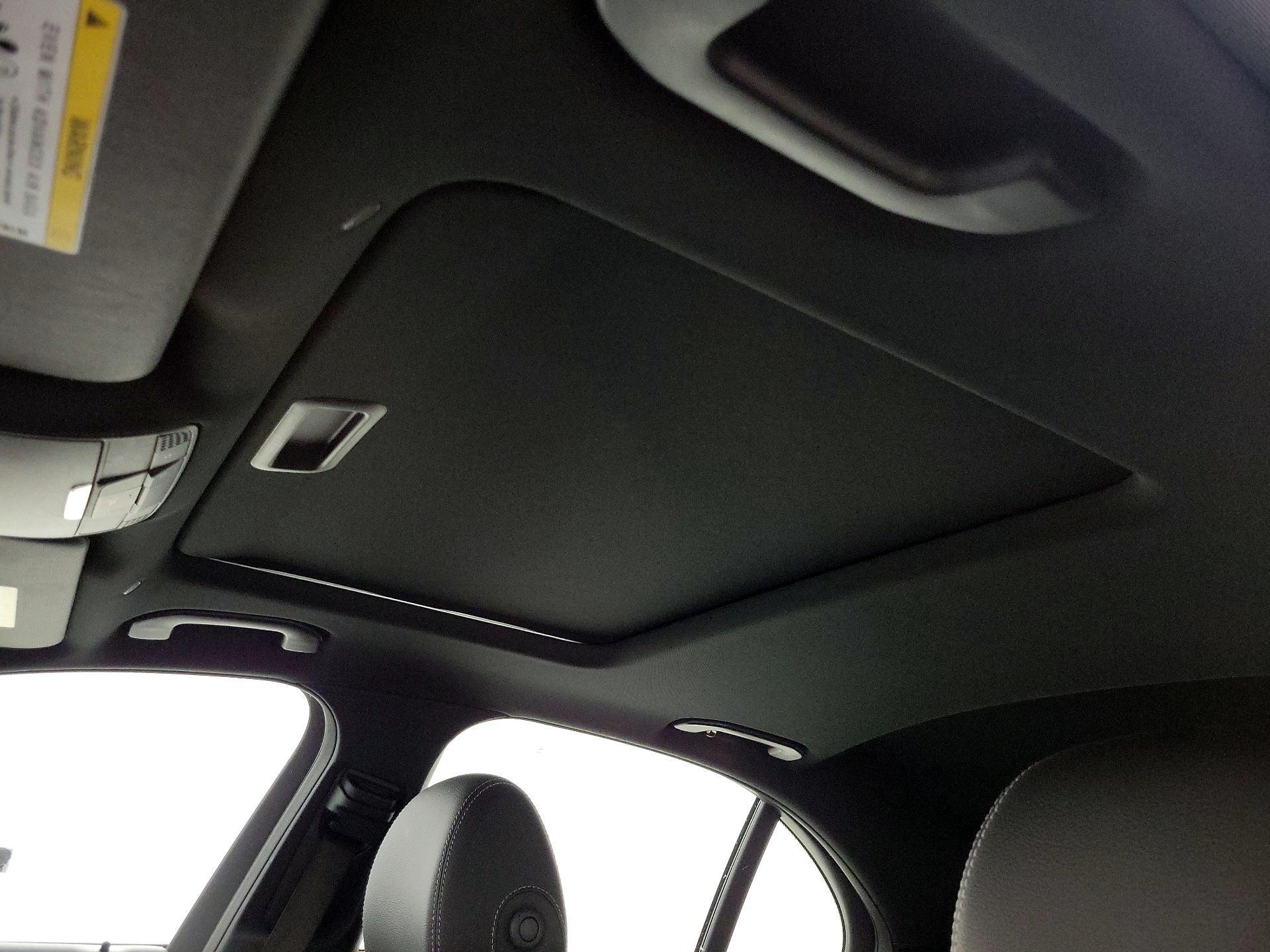 Thumbnail: 2022 Mercedes-Benz E-Class - 20