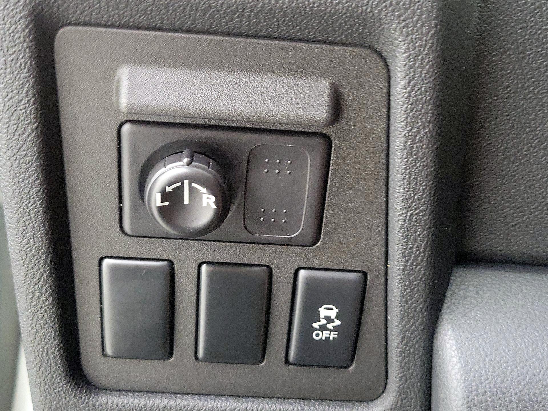 Thumbnail: 2015 Nissan Rogue - 13