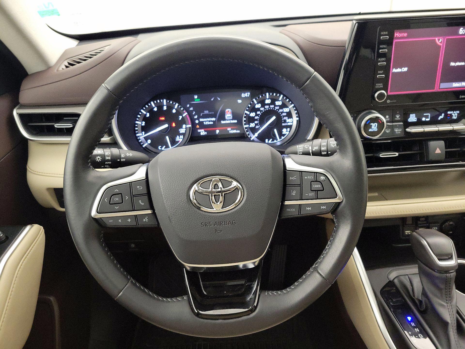 Thumbnail: 2021 Toyota Highlander - 10