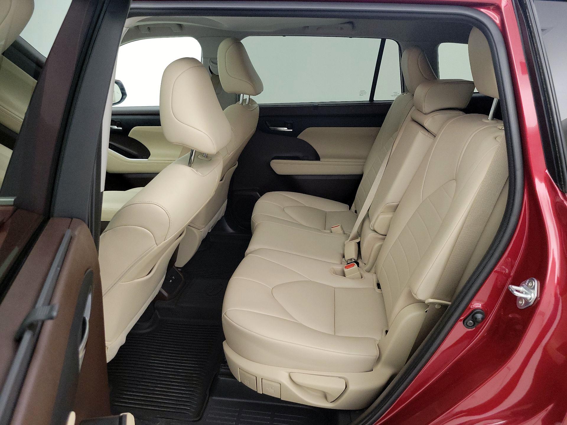 Thumbnail: 2021 Toyota Highlander - 20