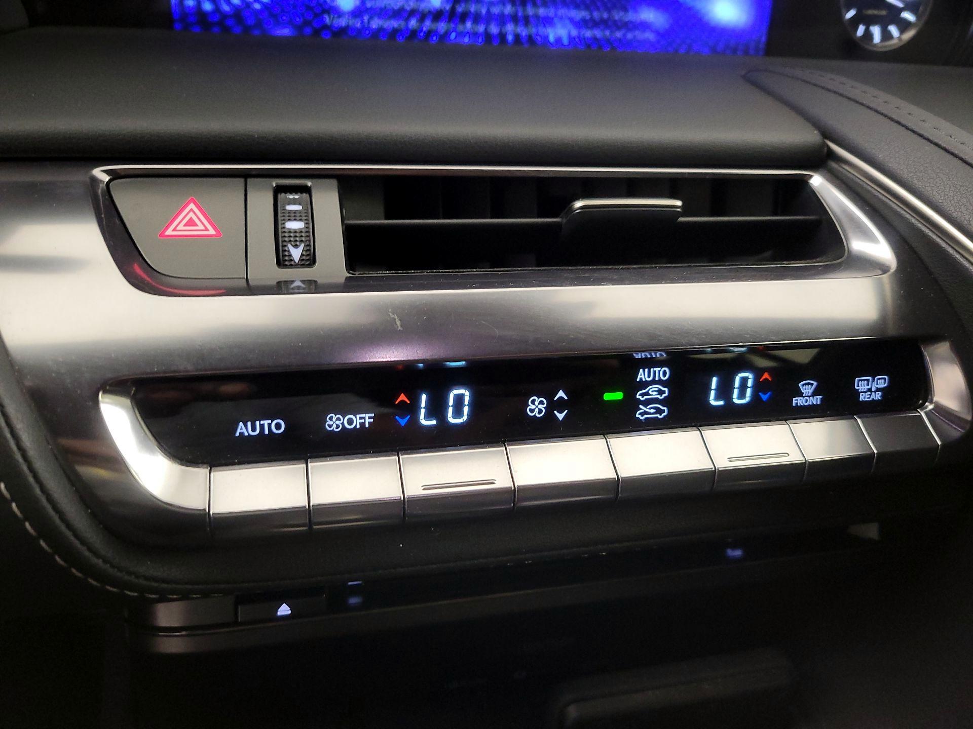 Thumbnail: 2021 Lexus LC - 17