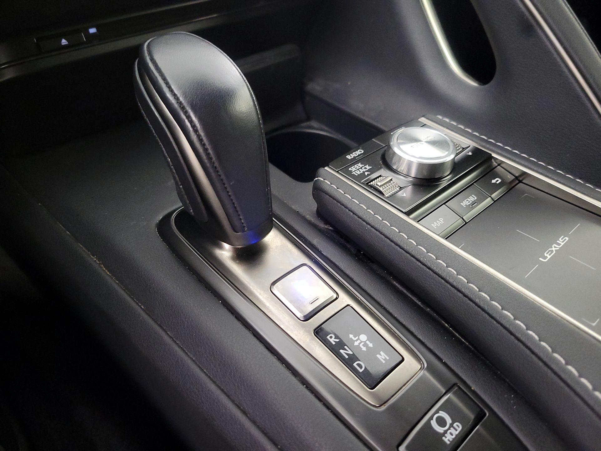 Thumbnail: 2021 Lexus LC - 18