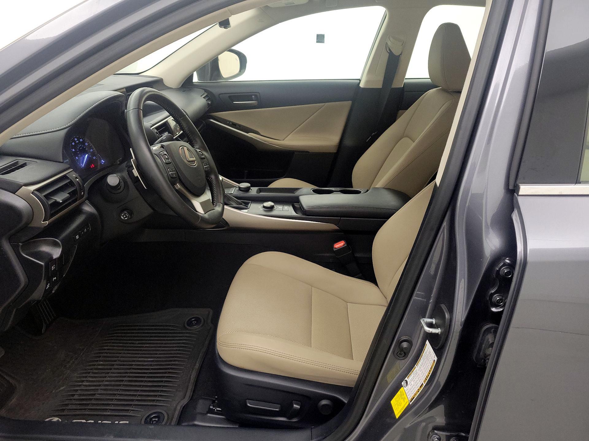 Thumbnail: 2019 Lexus IS - 11