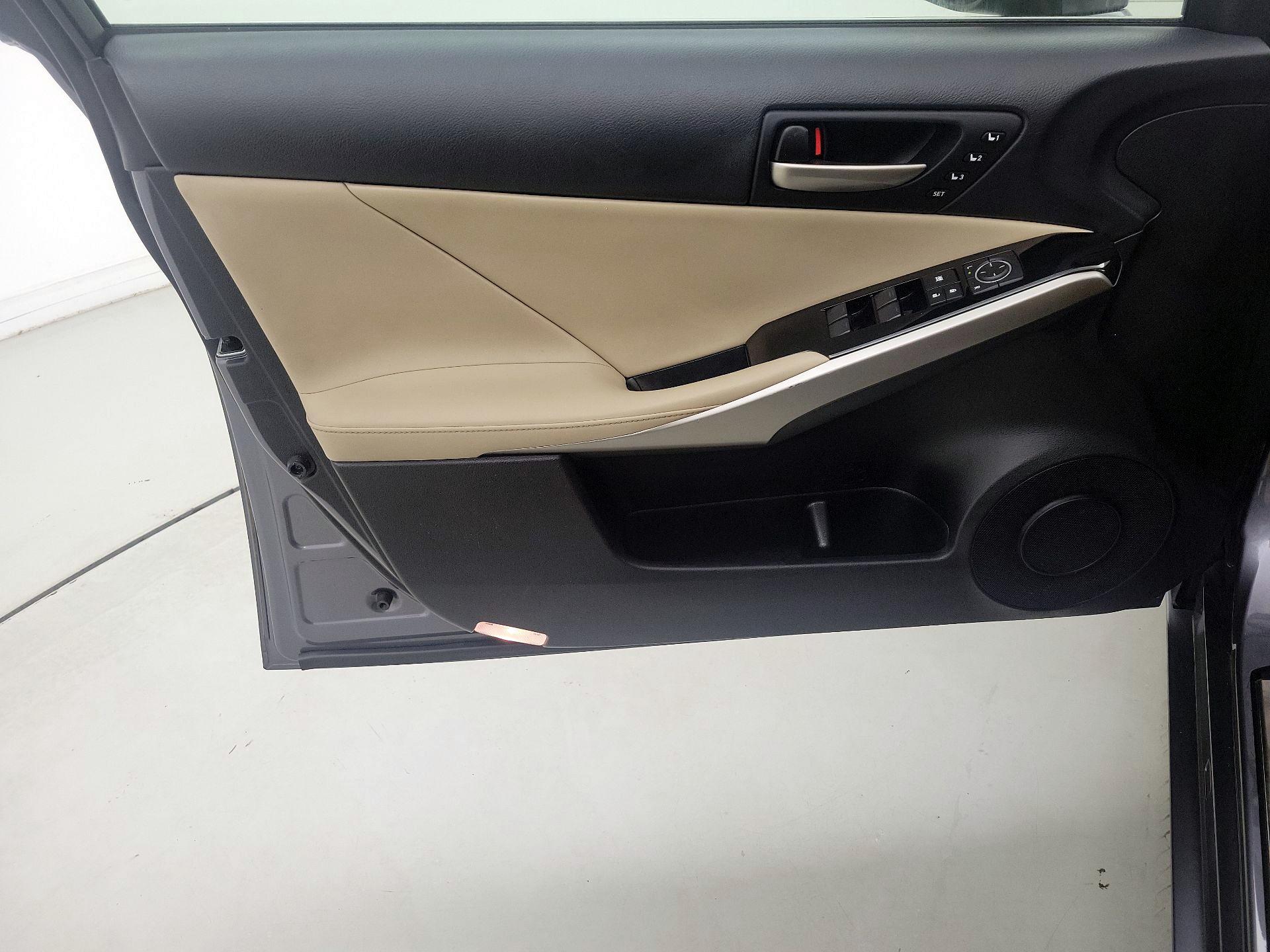 Thumbnail: 2019 Lexus IS - 12