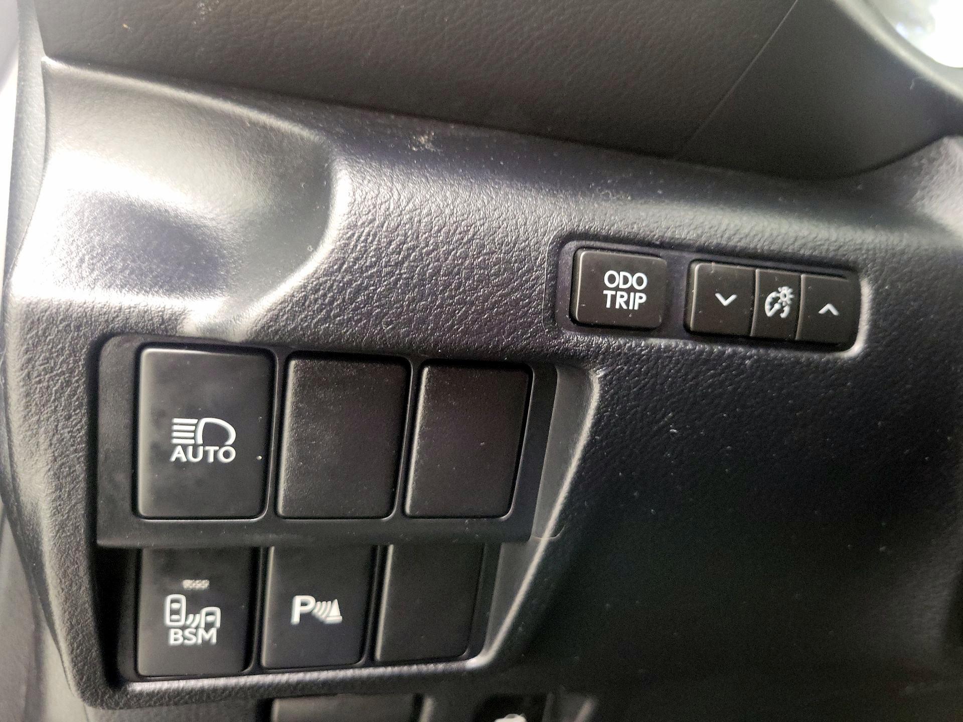 Thumbnail: 2019 Lexus IS - 13