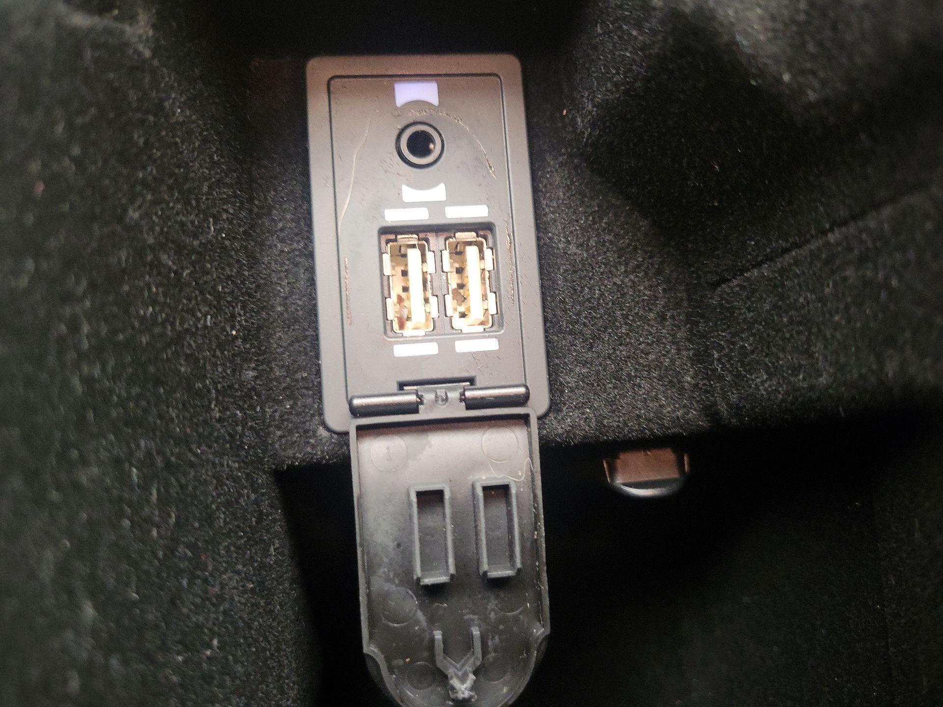 Thumbnail: 2019 Lexus IS - 18