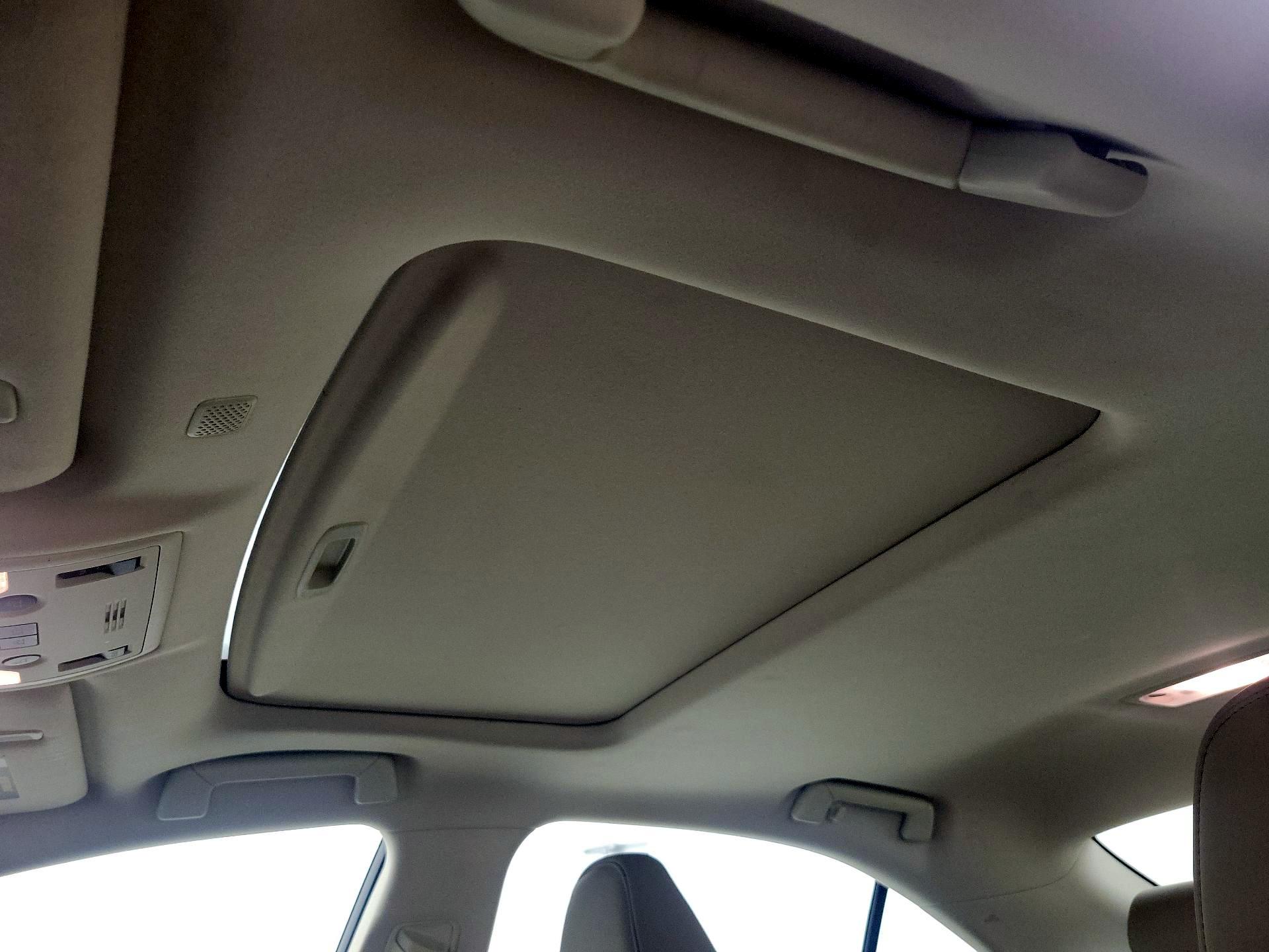 Thumbnail: 2019 Lexus IS - 19