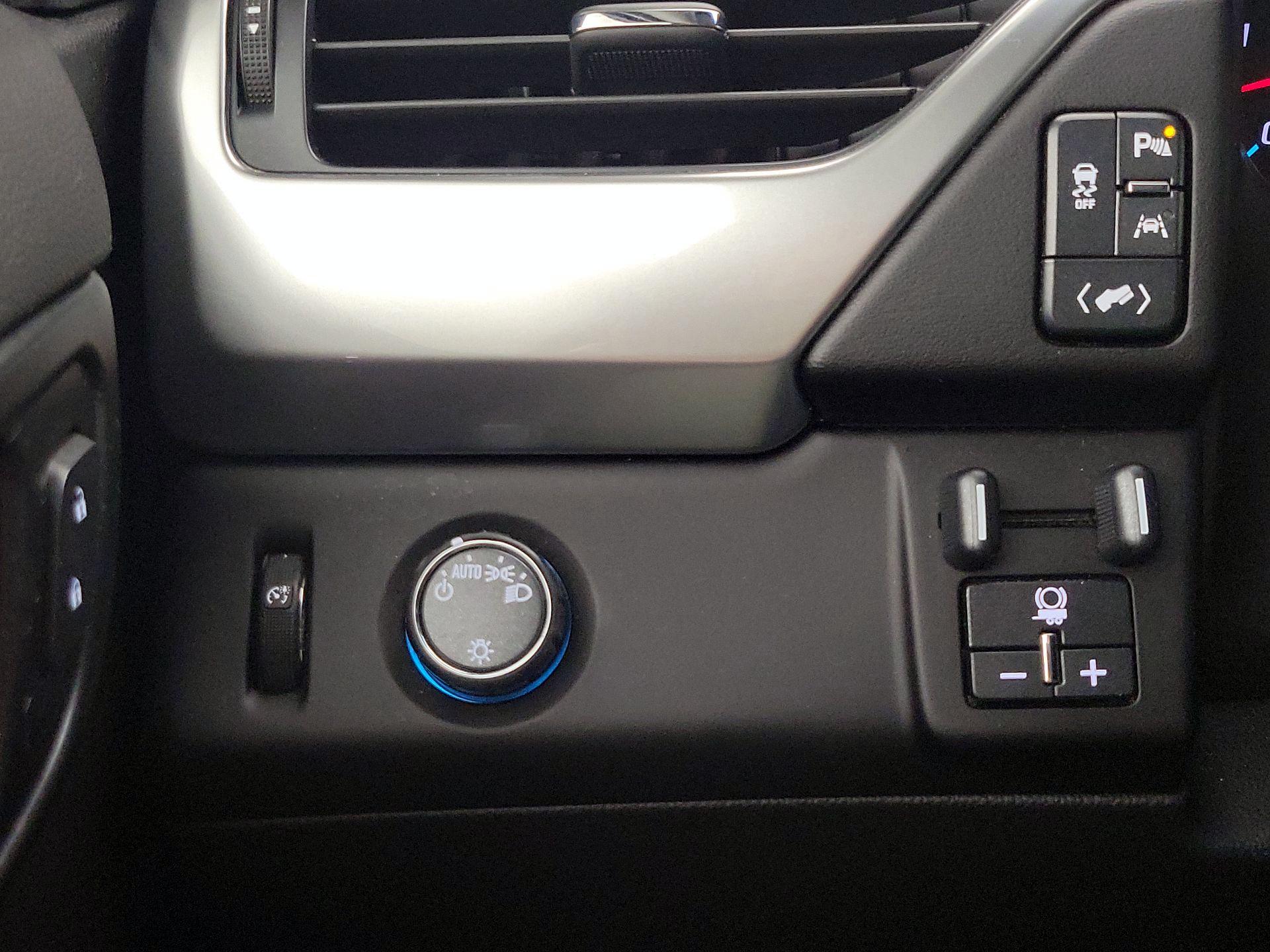 Thumbnail: 2019 Chevrolet Tahoe - 13