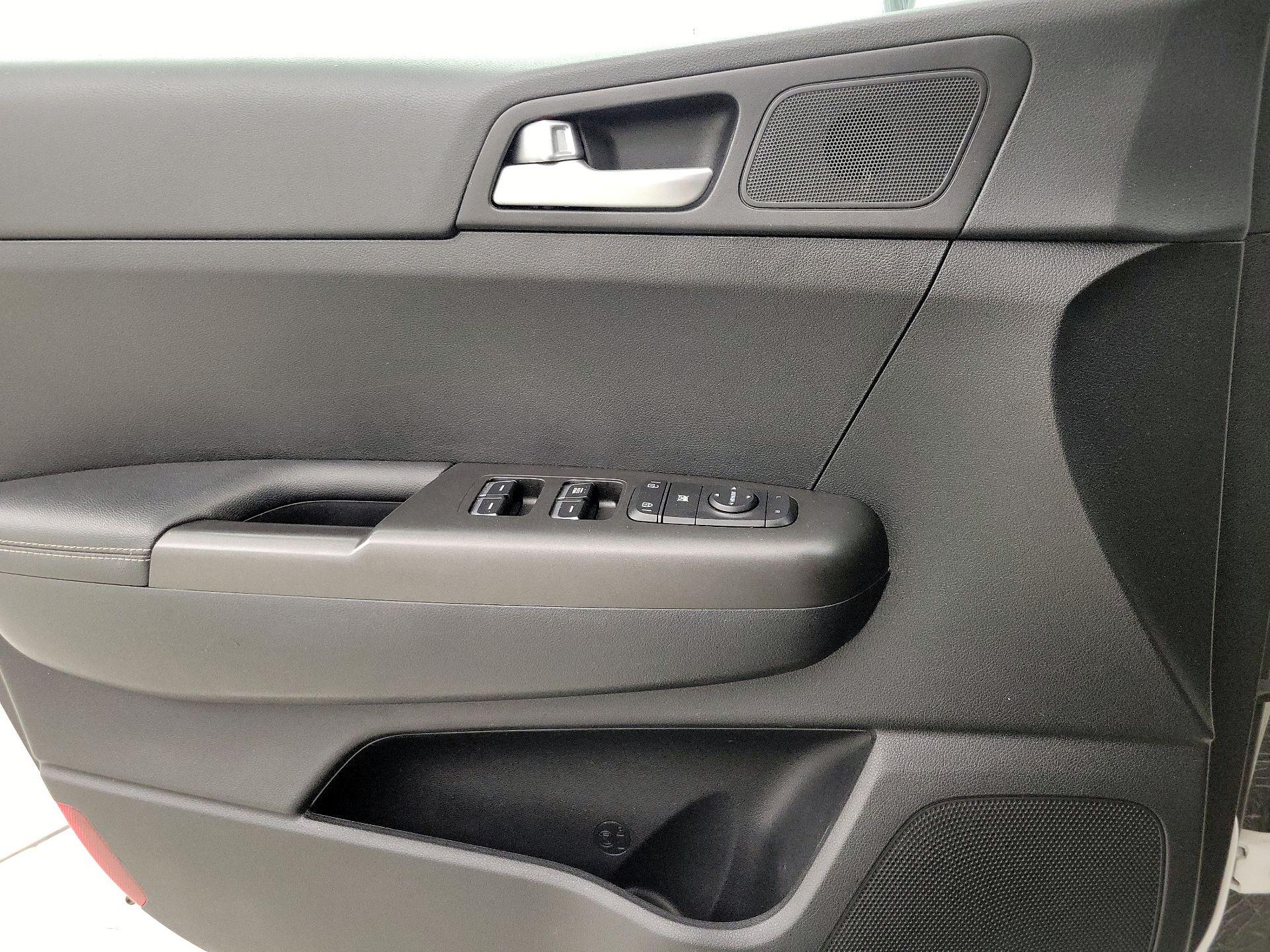 Thumbnail: 2017 Kia Sportage - 12