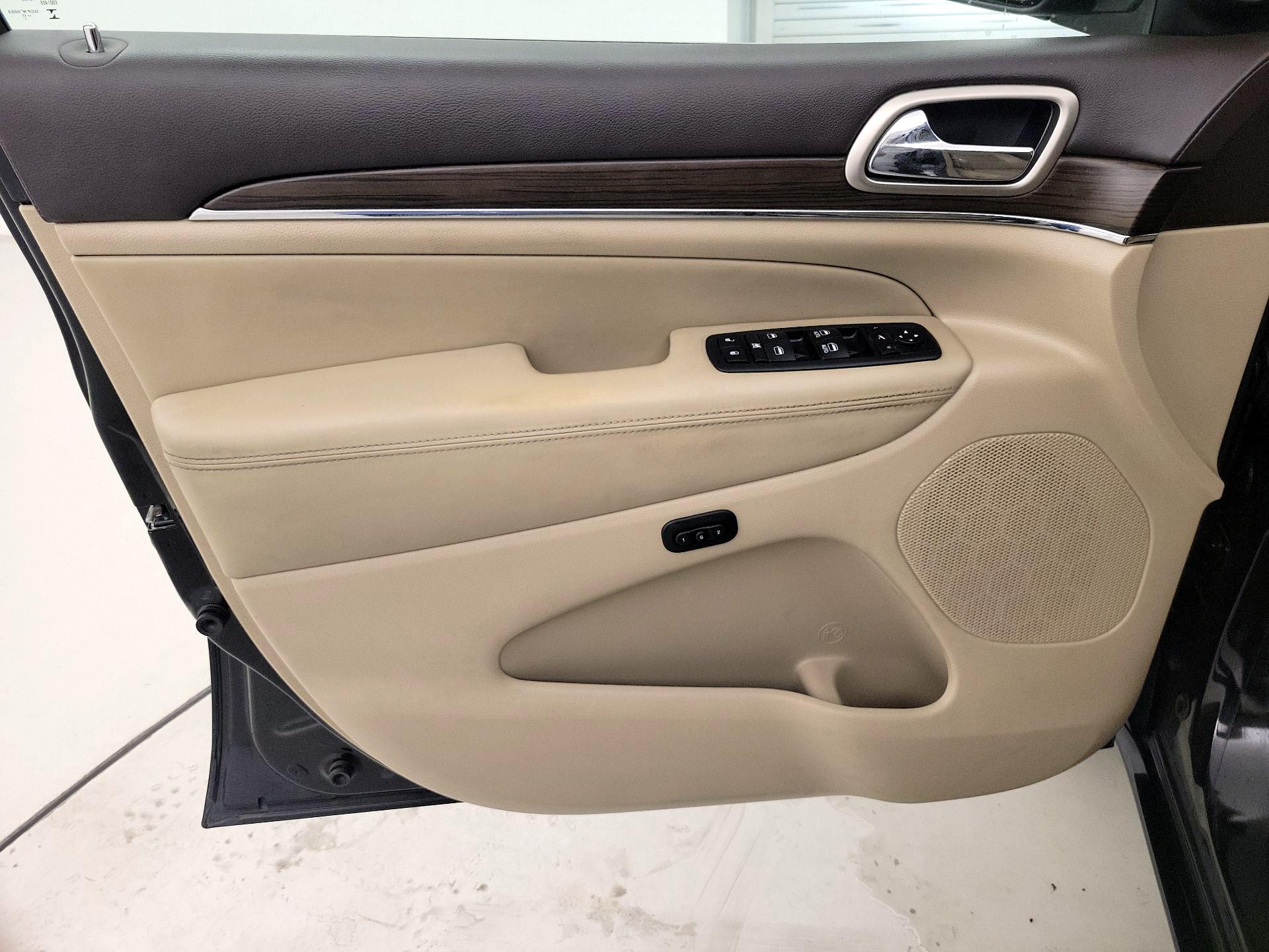 Thumbnail: 2017 Jeep Grand Cherokee - 12