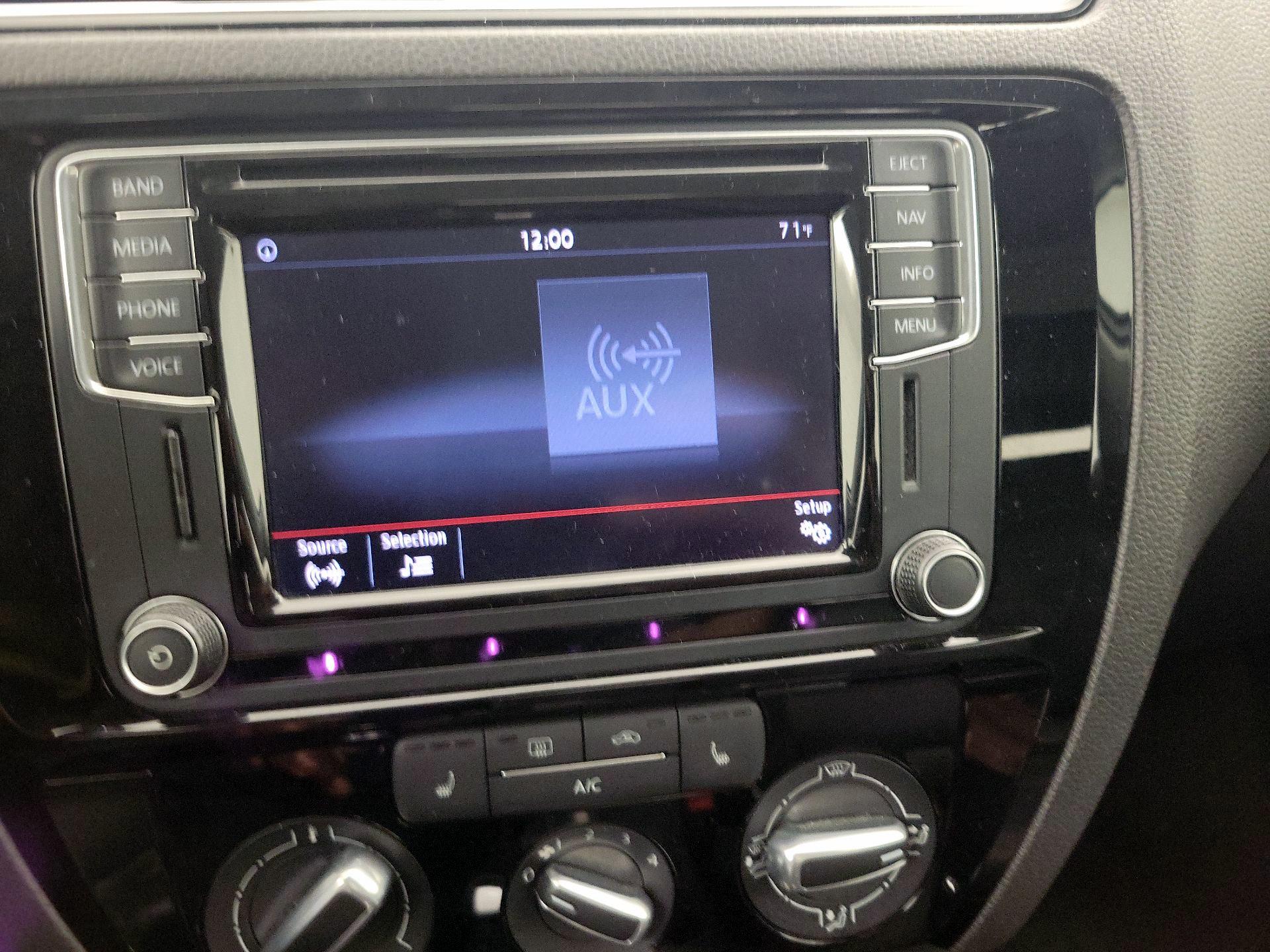 Thumbnail: 2016 Volkswagen Jetta - 16