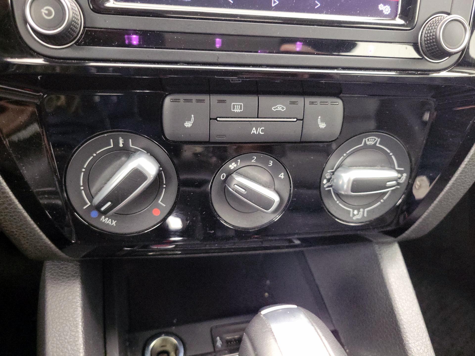 Thumbnail: 2016 Volkswagen Jetta - 17