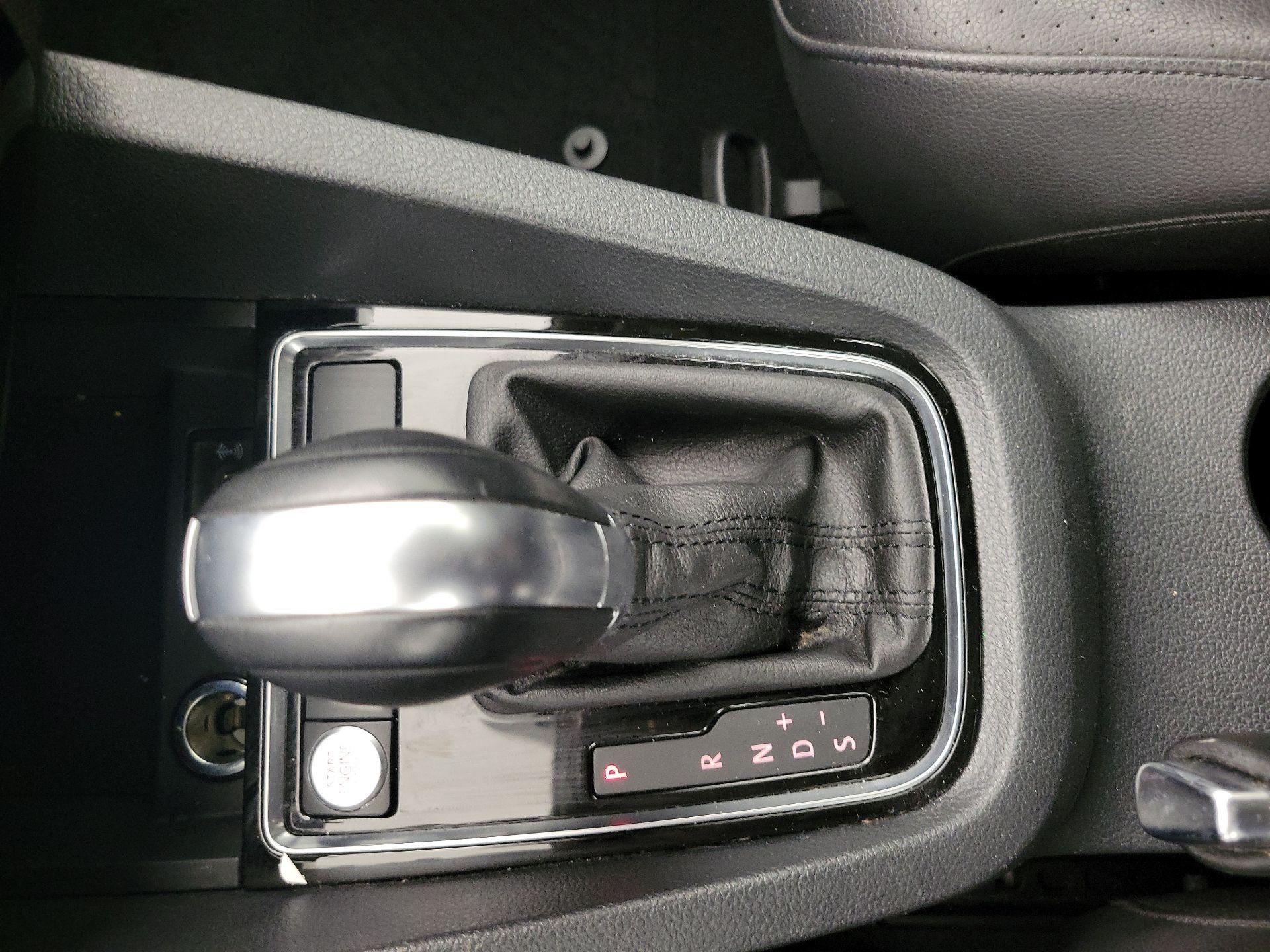 Thumbnail: 2016 Volkswagen Jetta - 18