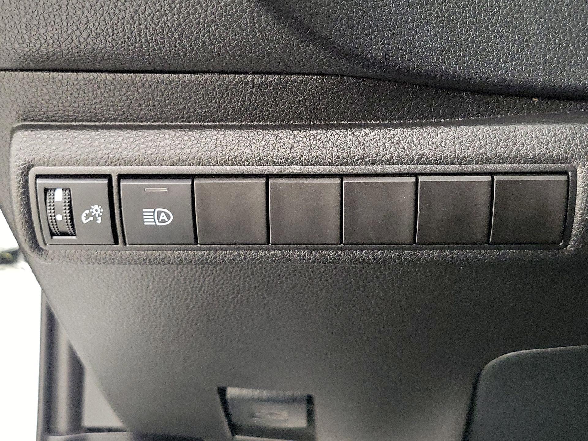 Thumbnail: 2025 Toyota Corolla - 13