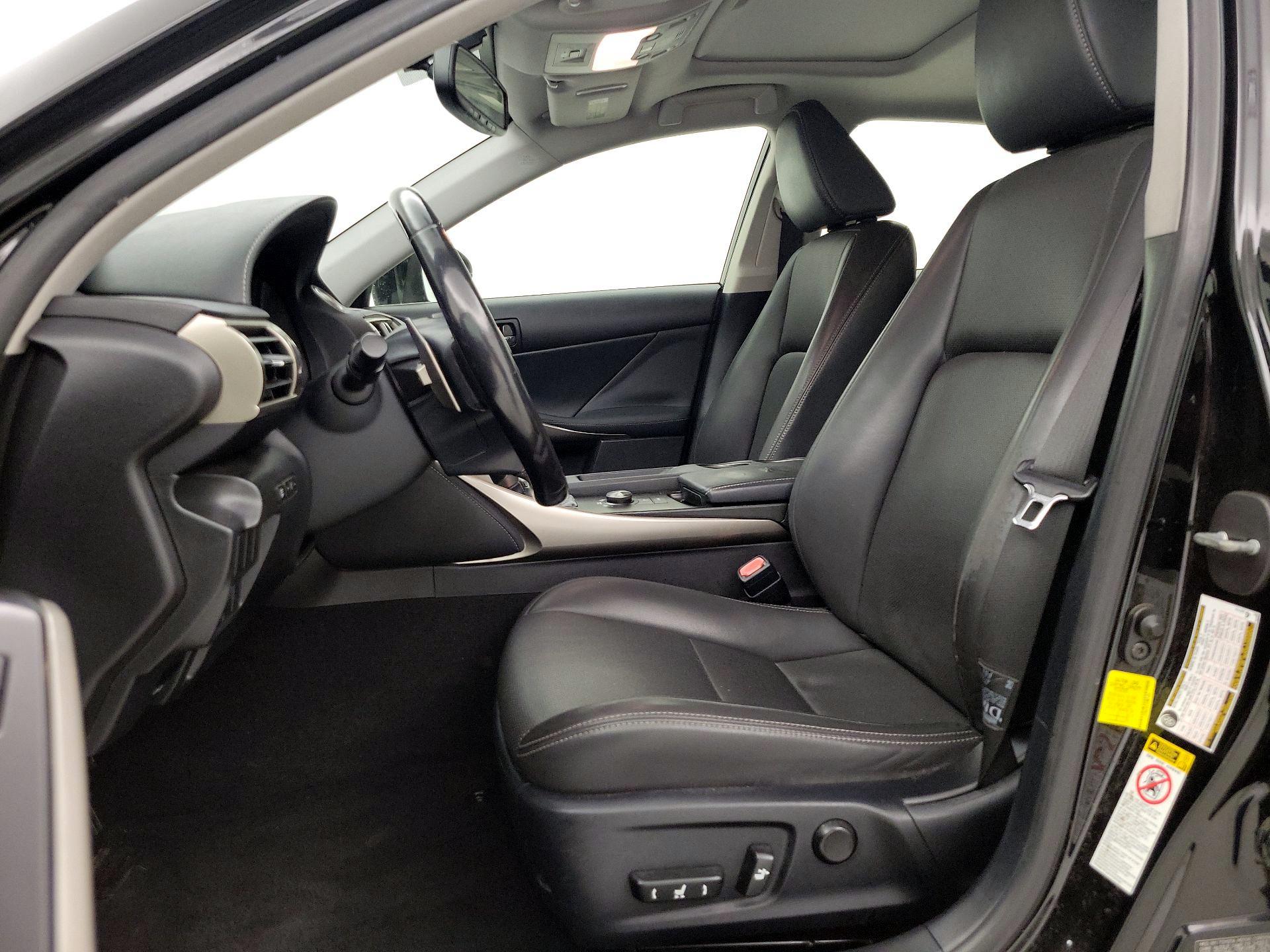 Thumbnail: 2016 Lexus IS - 9