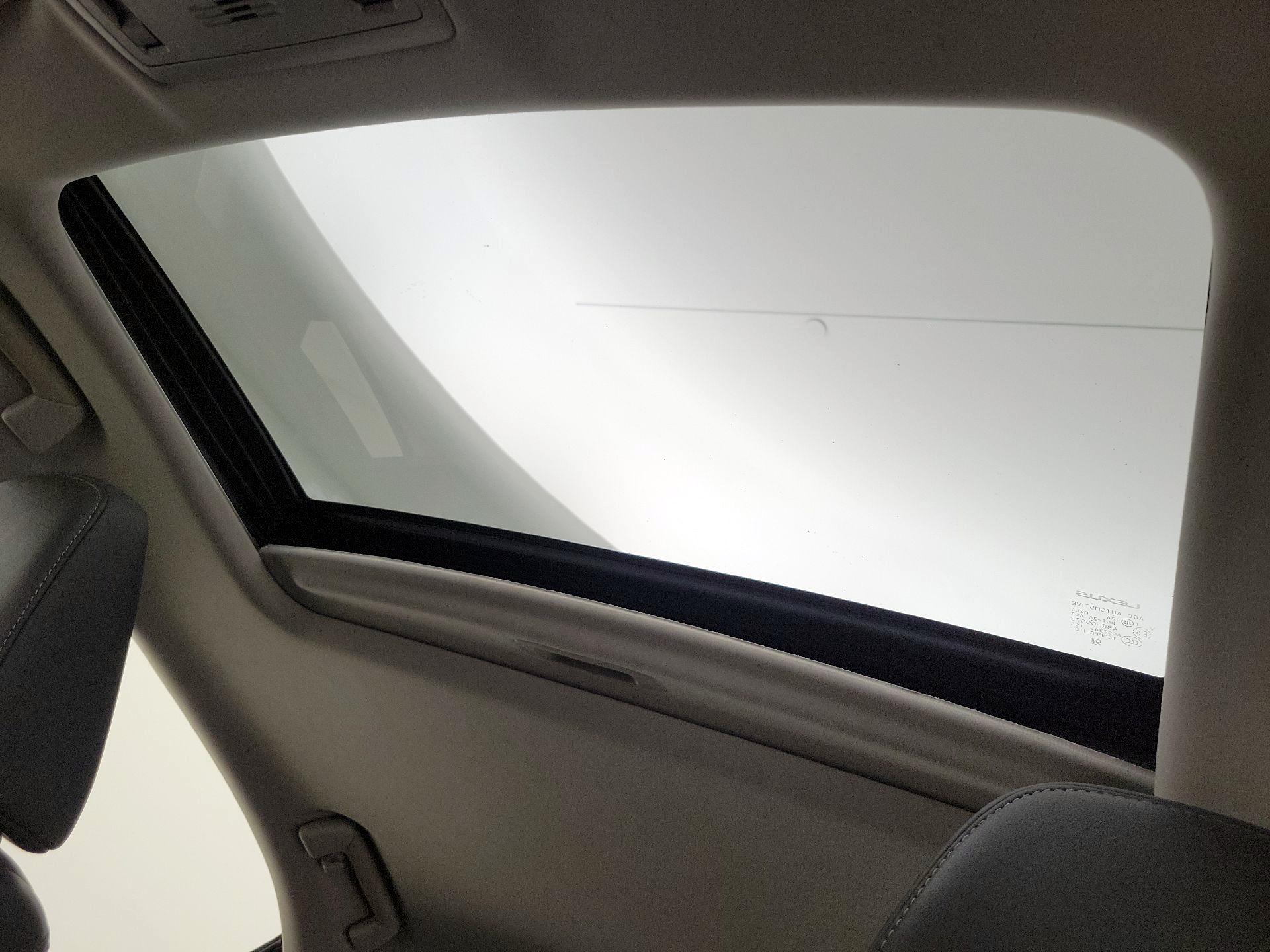 Thumbnail: 2016 Lexus IS - 17