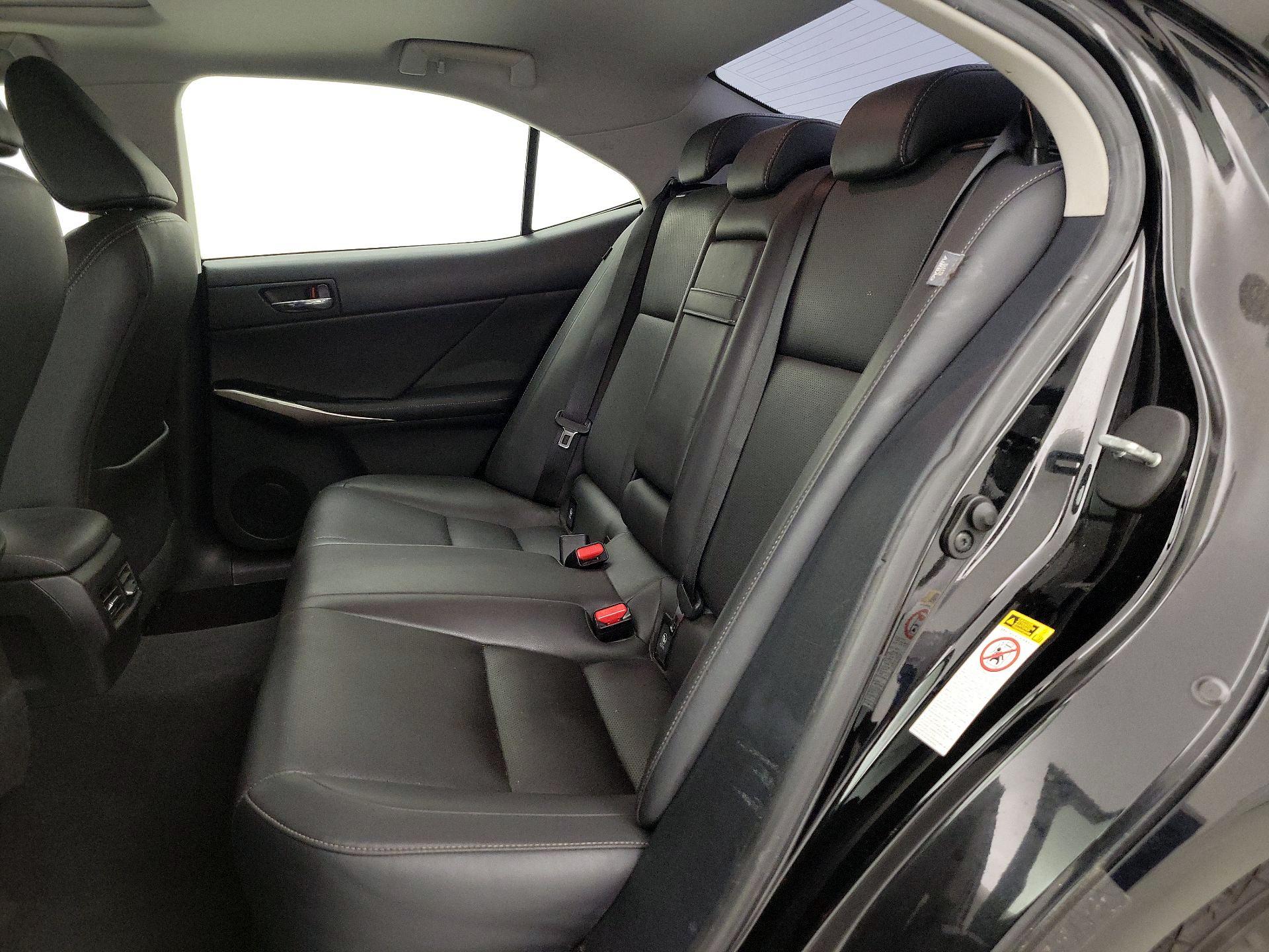 Thumbnail: 2016 Lexus IS - 18