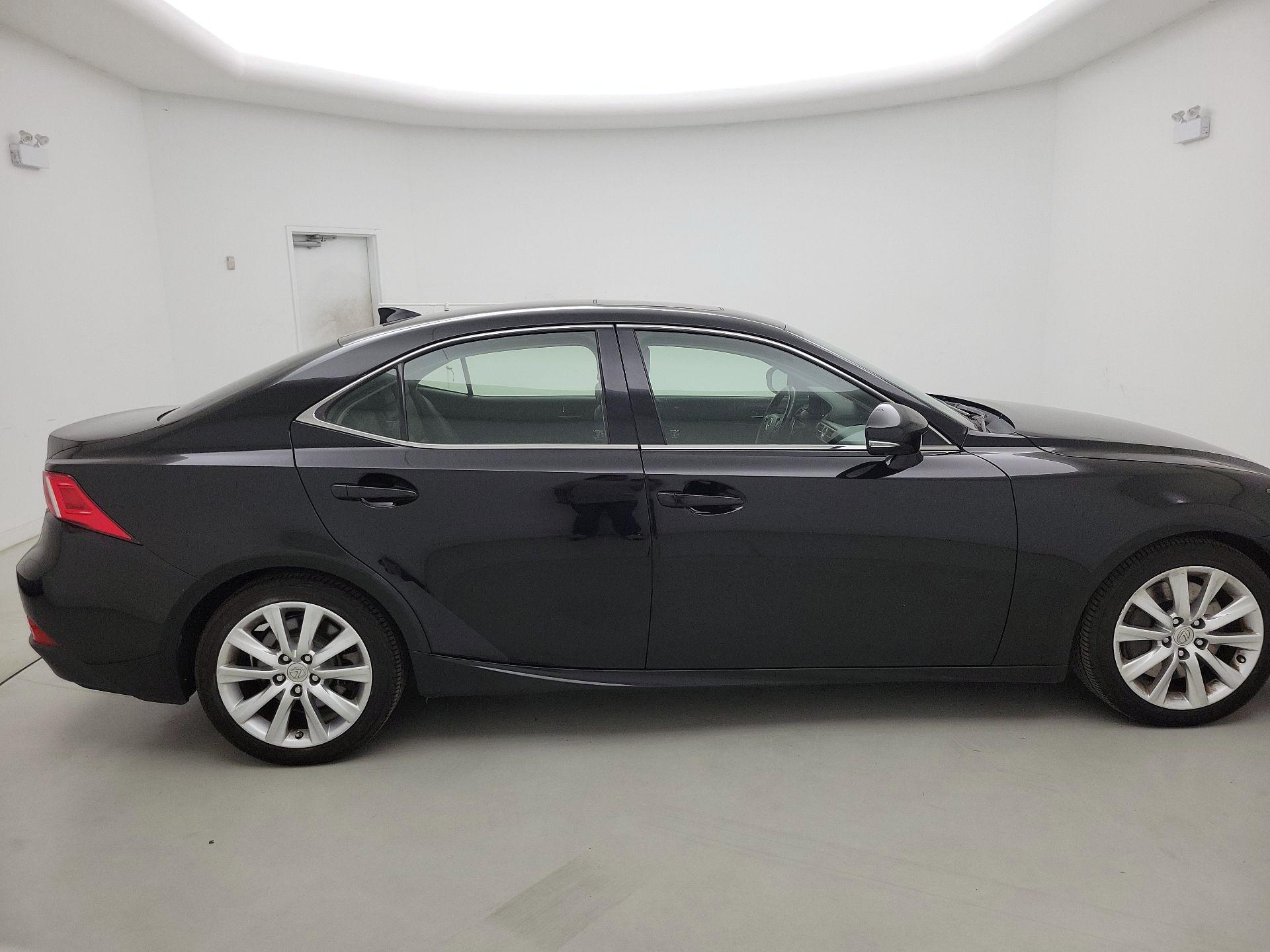 Thumbnail: 2016 Lexus IS - 4