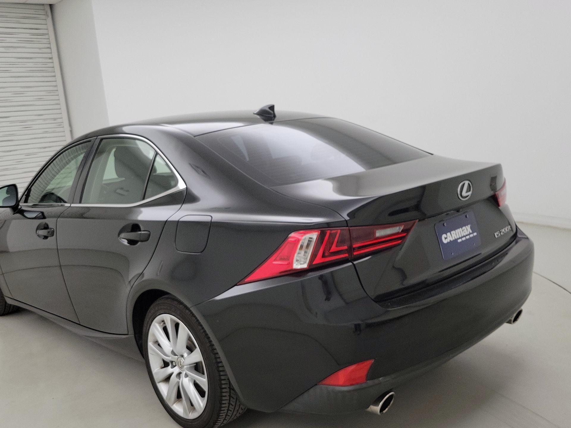 Thumbnail: 2016 Lexus IS - 7