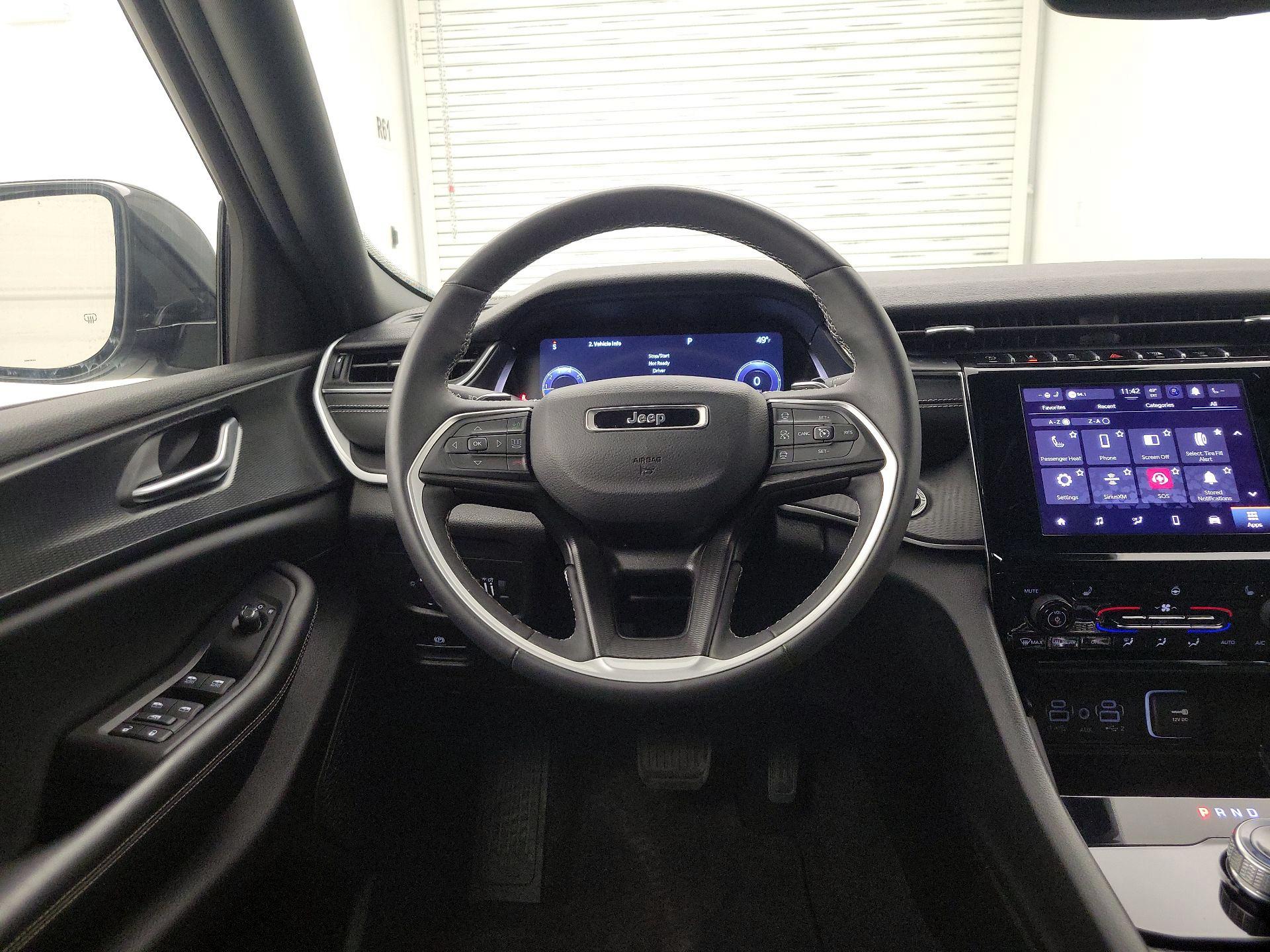 Thumbnail: 2023 Jeep Grand Cherokee - 10
