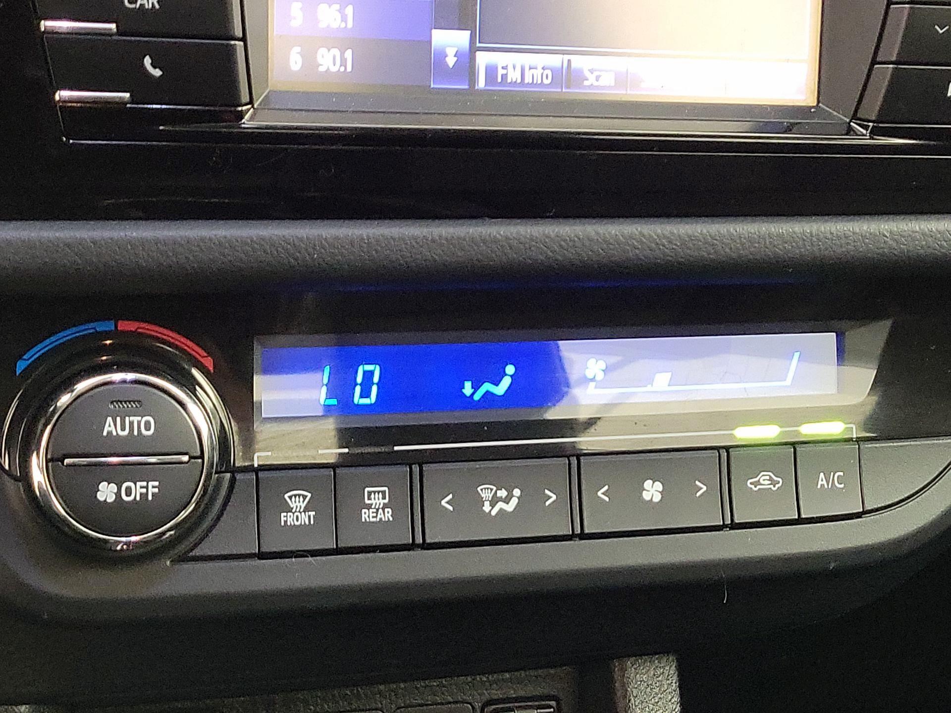Thumbnail: 2015 Toyota Corolla - 16