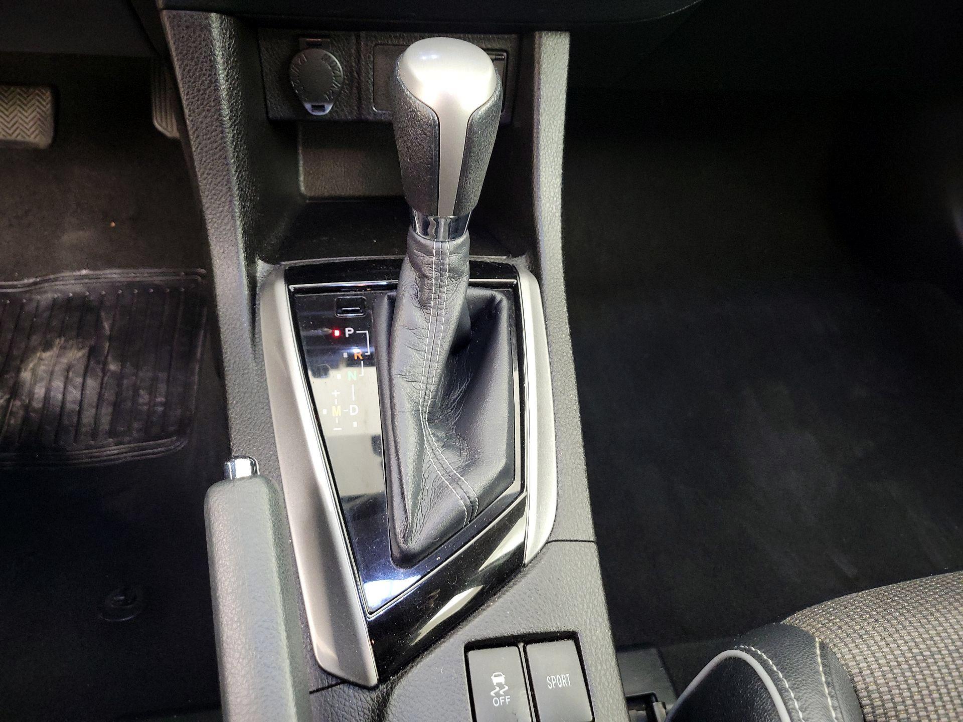 Thumbnail: 2015 Toyota Corolla - 17