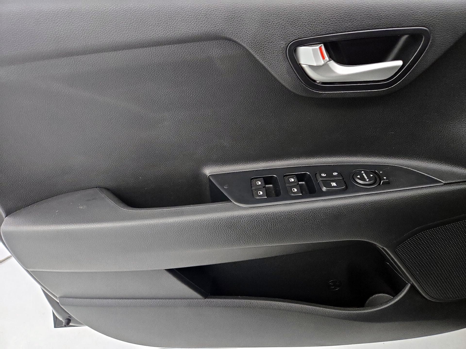 Thumbnail: 2021 Kia Rio - 12