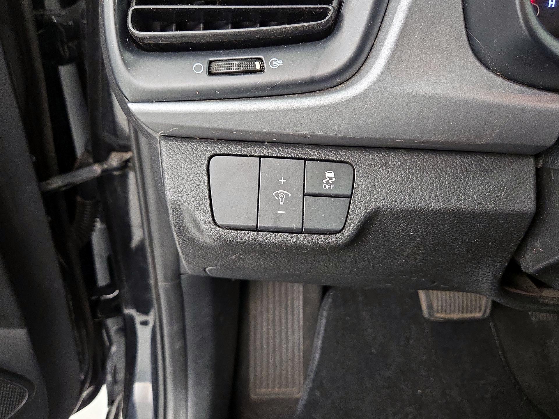 Thumbnail: 2021 Kia Rio - 13