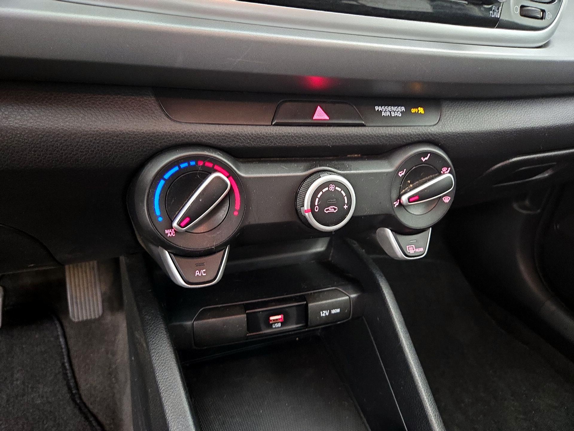 Thumbnail: 2021 Kia Rio - 16