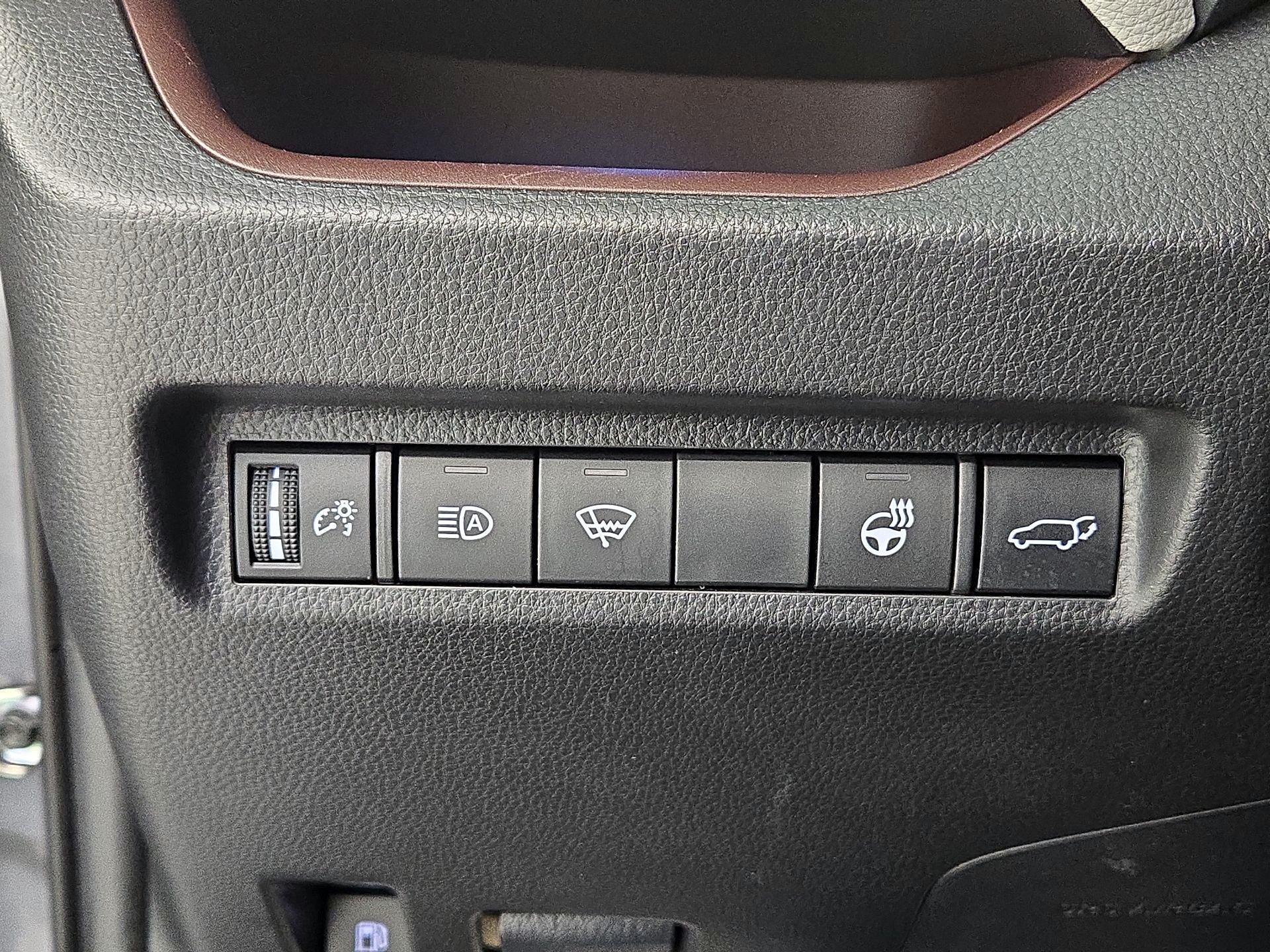 Thumbnail: 2022 Toyota RAV4 - 13